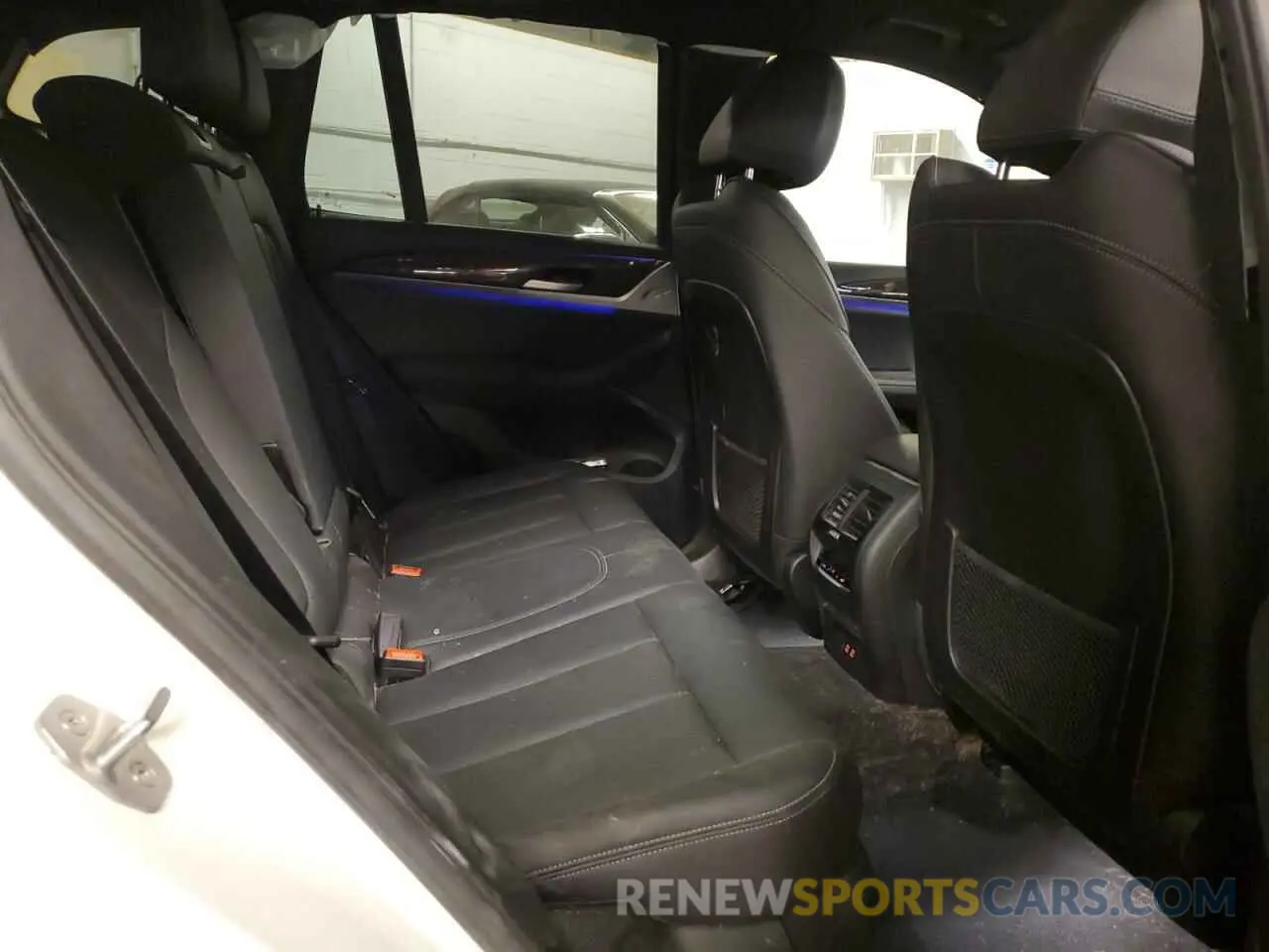 10 Photograph of a damaged car 5UX53DP06R9T66014 BMW X3 2024