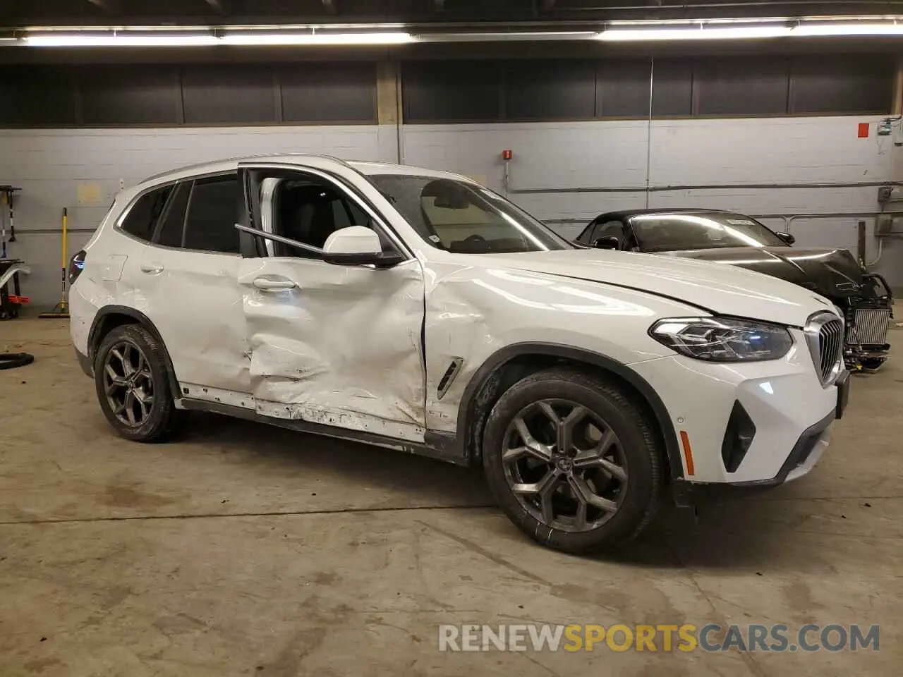 4 Photograph of a damaged car 5UX53DP06R9T66014 BMW X3 2024