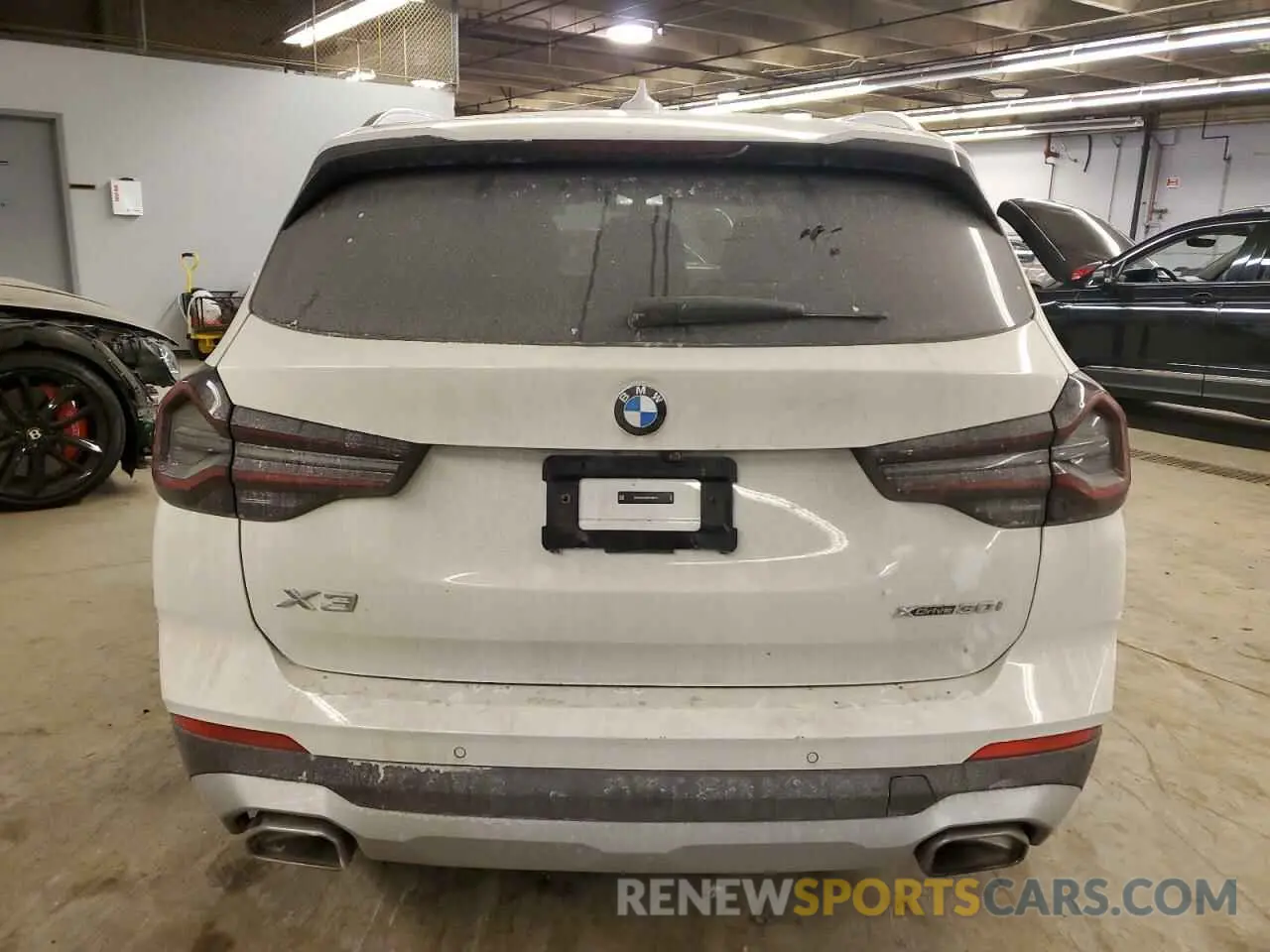 6 Photograph of a damaged car 5UX53DP06R9T66014 BMW X3 2024