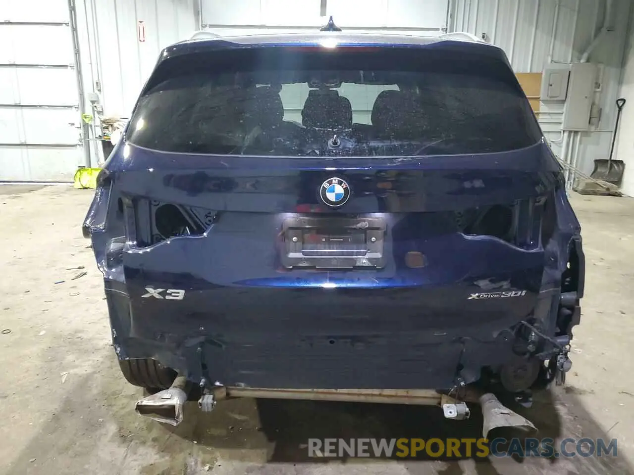 6 Photograph of a damaged car 5UX53DP06R9U33520 BMW X3 2024