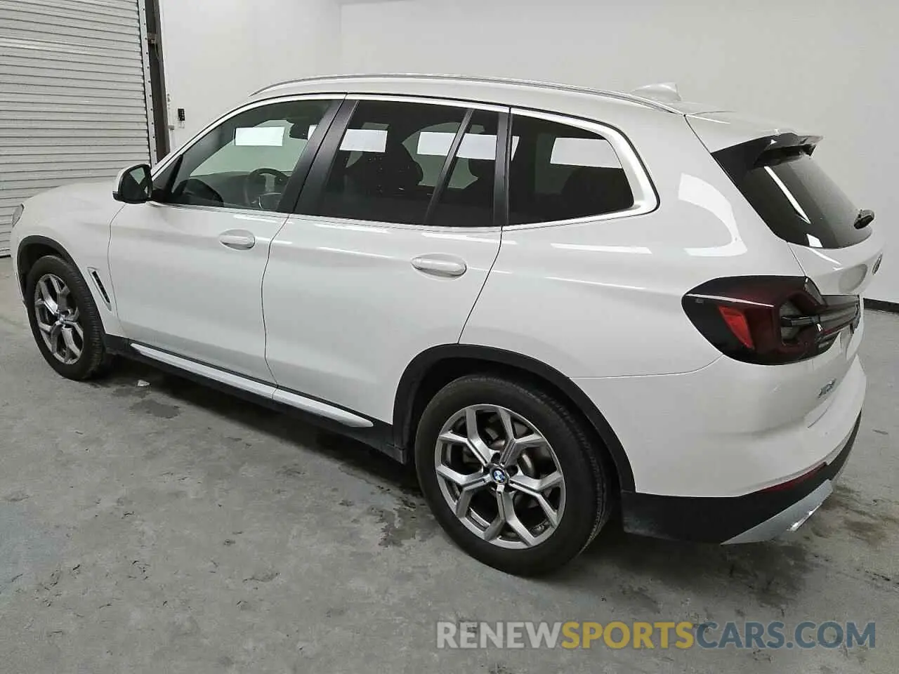 2 Photograph of a damaged car 5UX53DP06R9V46500 BMW X3 2024