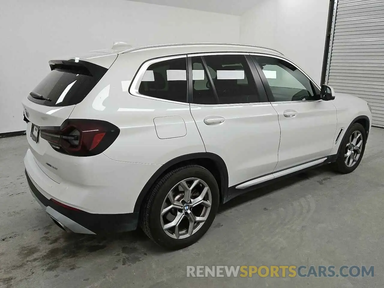 6 Photograph of a damaged car 5UX53DP06R9V46500 BMW X3 2024