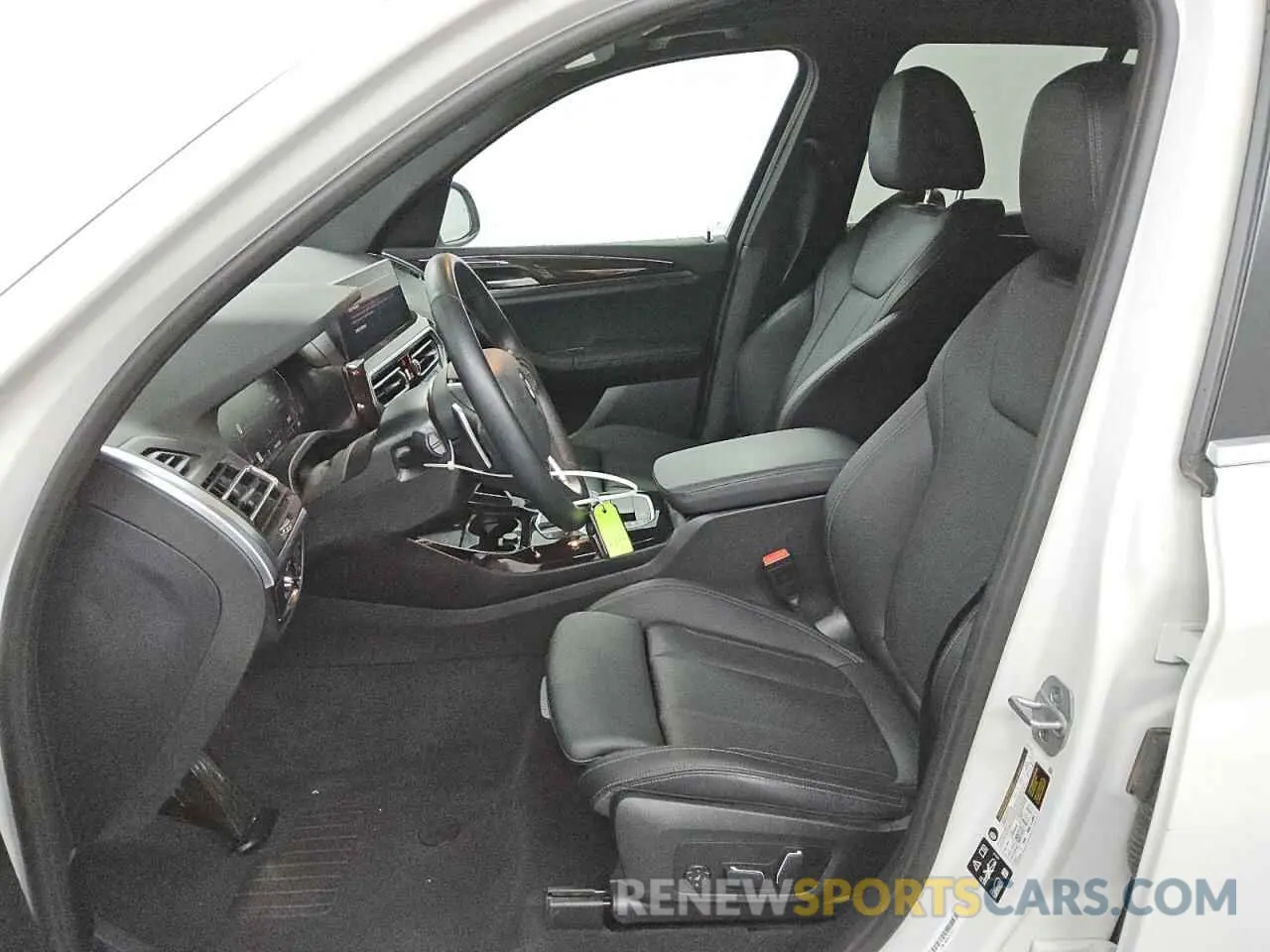 7 Photograph of a damaged car 5UX53DP06R9V46500 BMW X3 2024