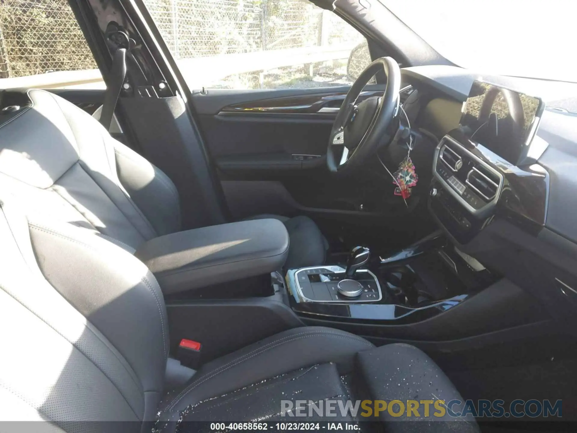 5 Photograph of a damaged car 5UX53DP07R9U57826 BMW X3 2024