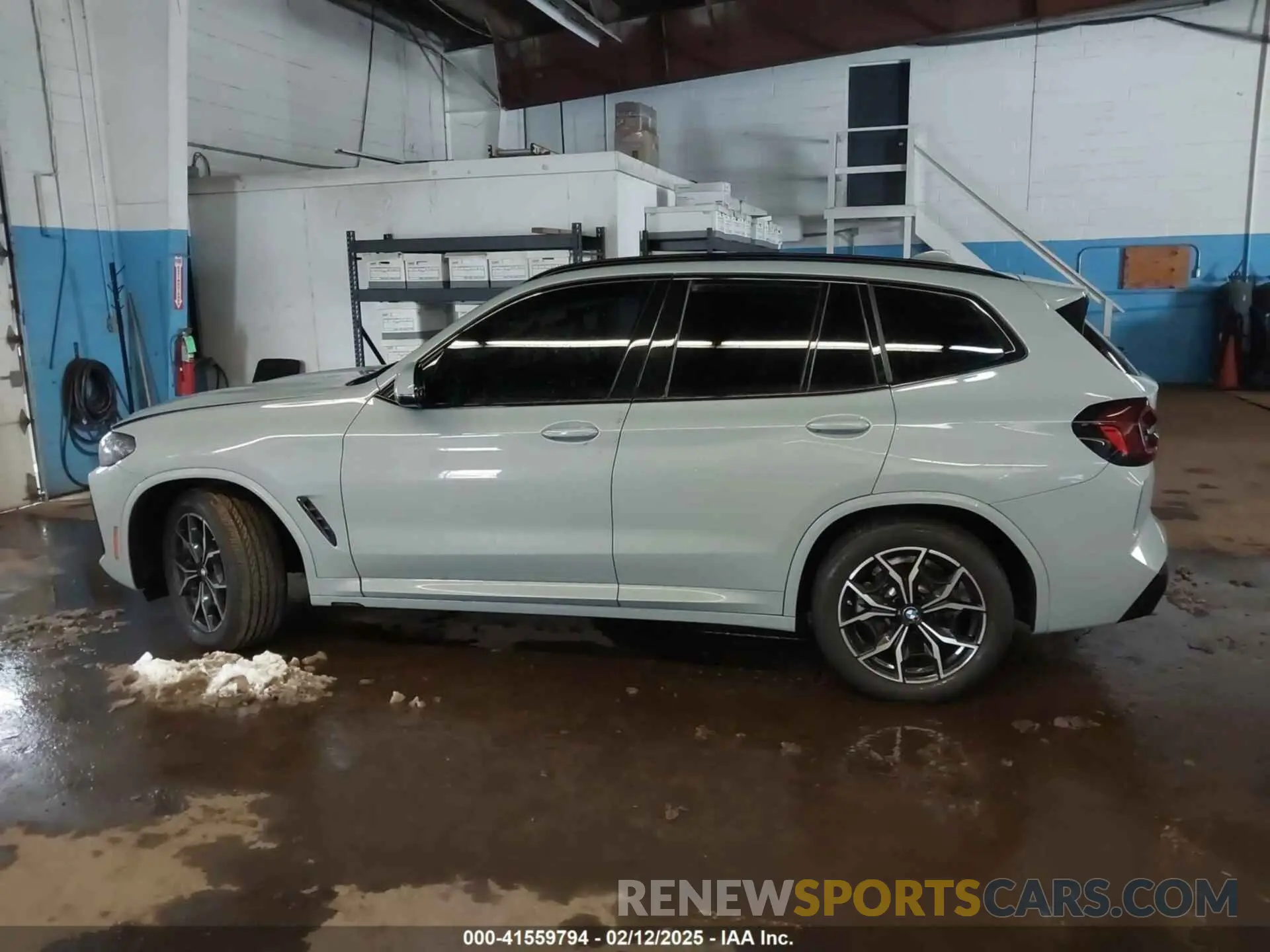 14 Photograph of a damaged car 5UX53DP07R9U77767 BMW X3 2024