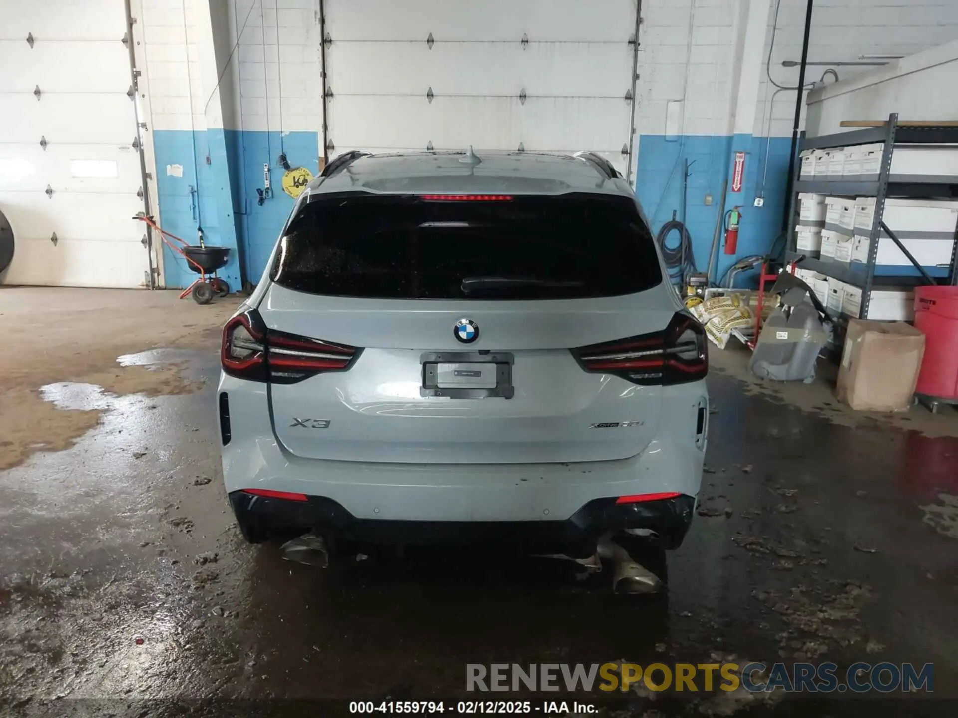 16 Photograph of a damaged car 5UX53DP07R9U77767 BMW X3 2024