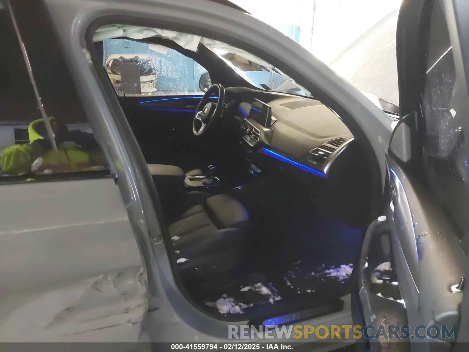 5 Photograph of a damaged car 5UX53DP07R9U77767 BMW X3 2024