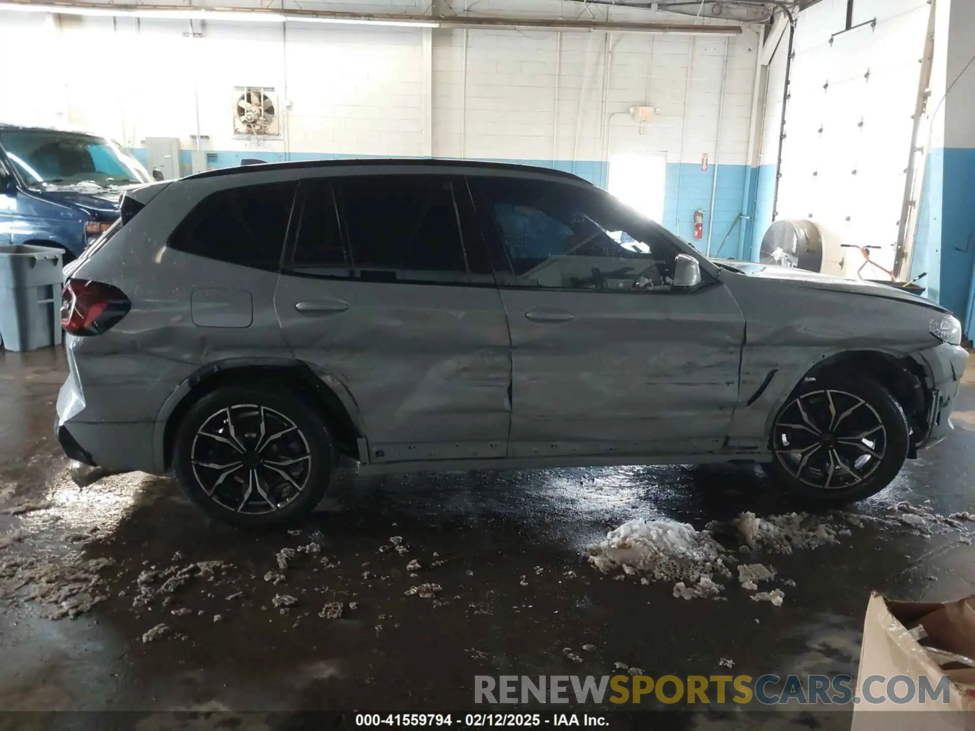 6 Photograph of a damaged car 5UX53DP07R9U77767 BMW X3 2024