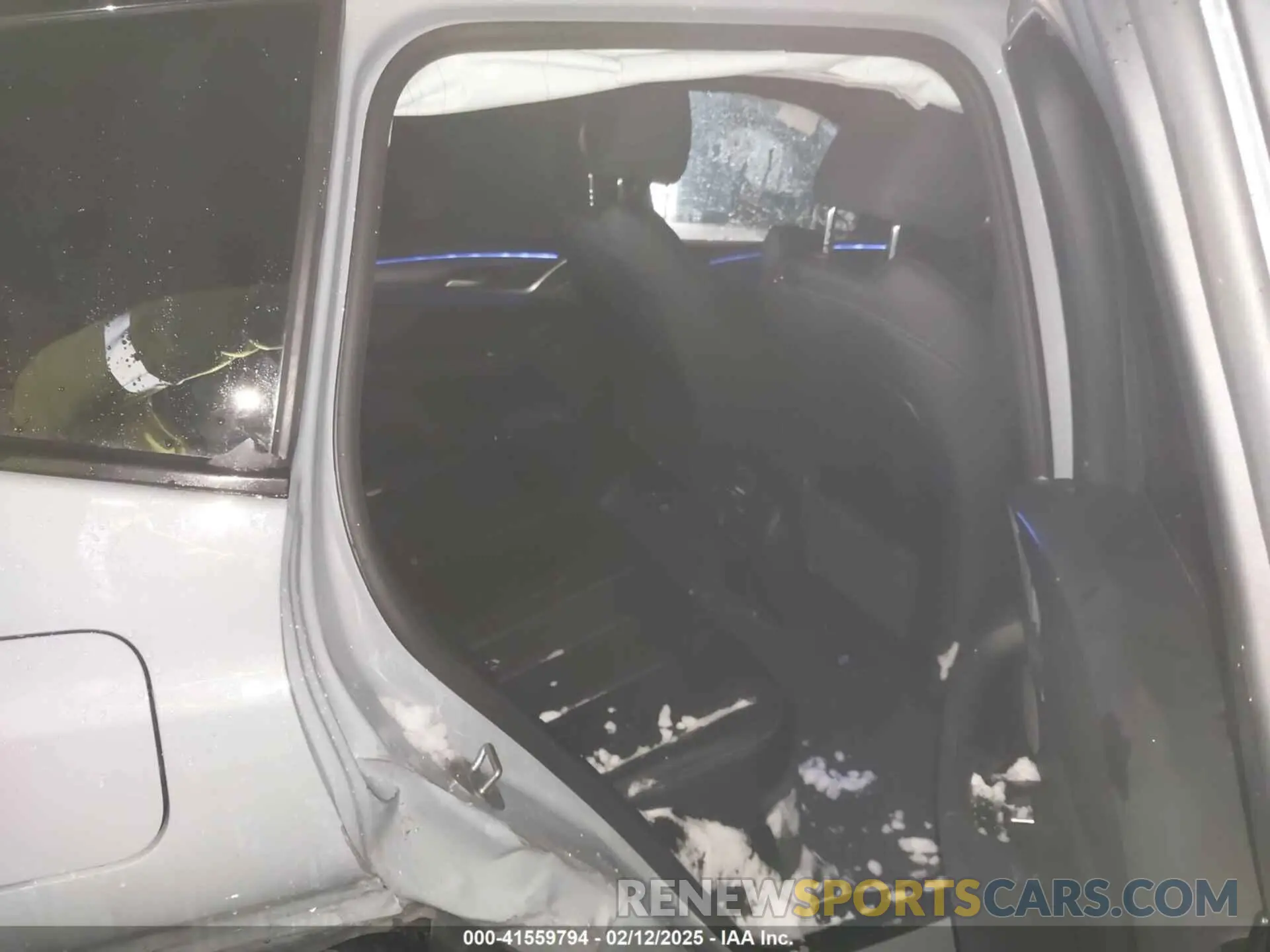 8 Photograph of a damaged car 5UX53DP07R9U77767 BMW X3 2024