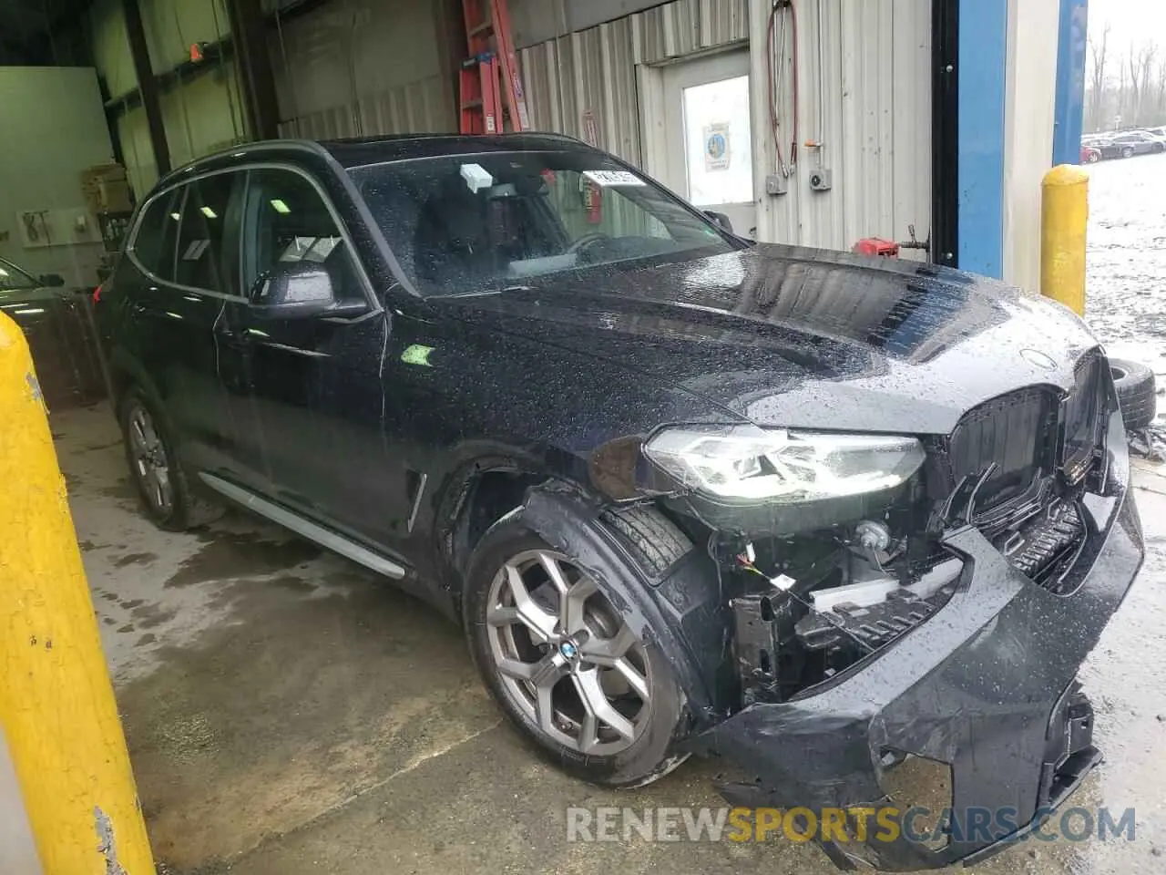 4 Photograph of a damaged car 5UX53DP07R9V03817 BMW X3 2024