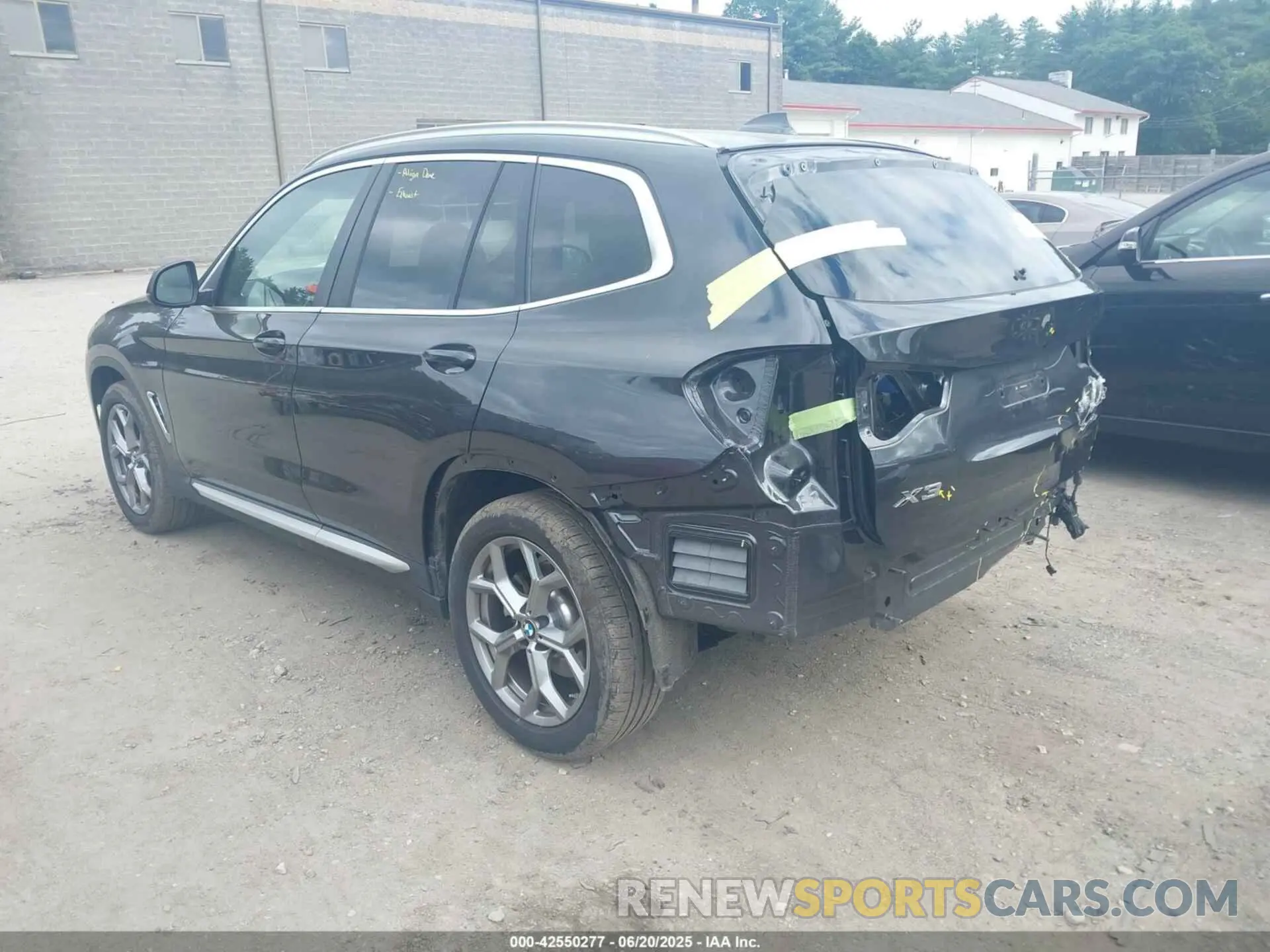 3 Photograph of a damaged car 5UX53DP07R9V12629 BMW X3 2024
