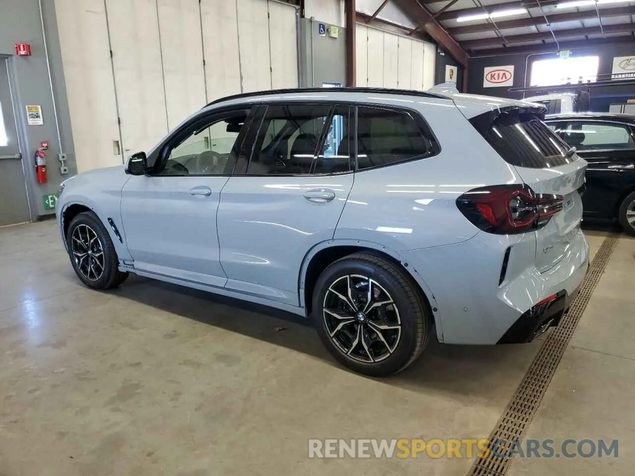 2 Photograph of a damaged car 5UX53DP07R9X26620 BMW X3 2024