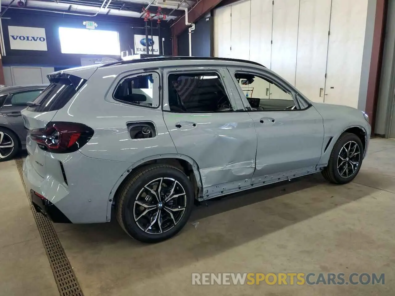 3 Photograph of a damaged car 5UX53DP07R9X26620 BMW X3 2024