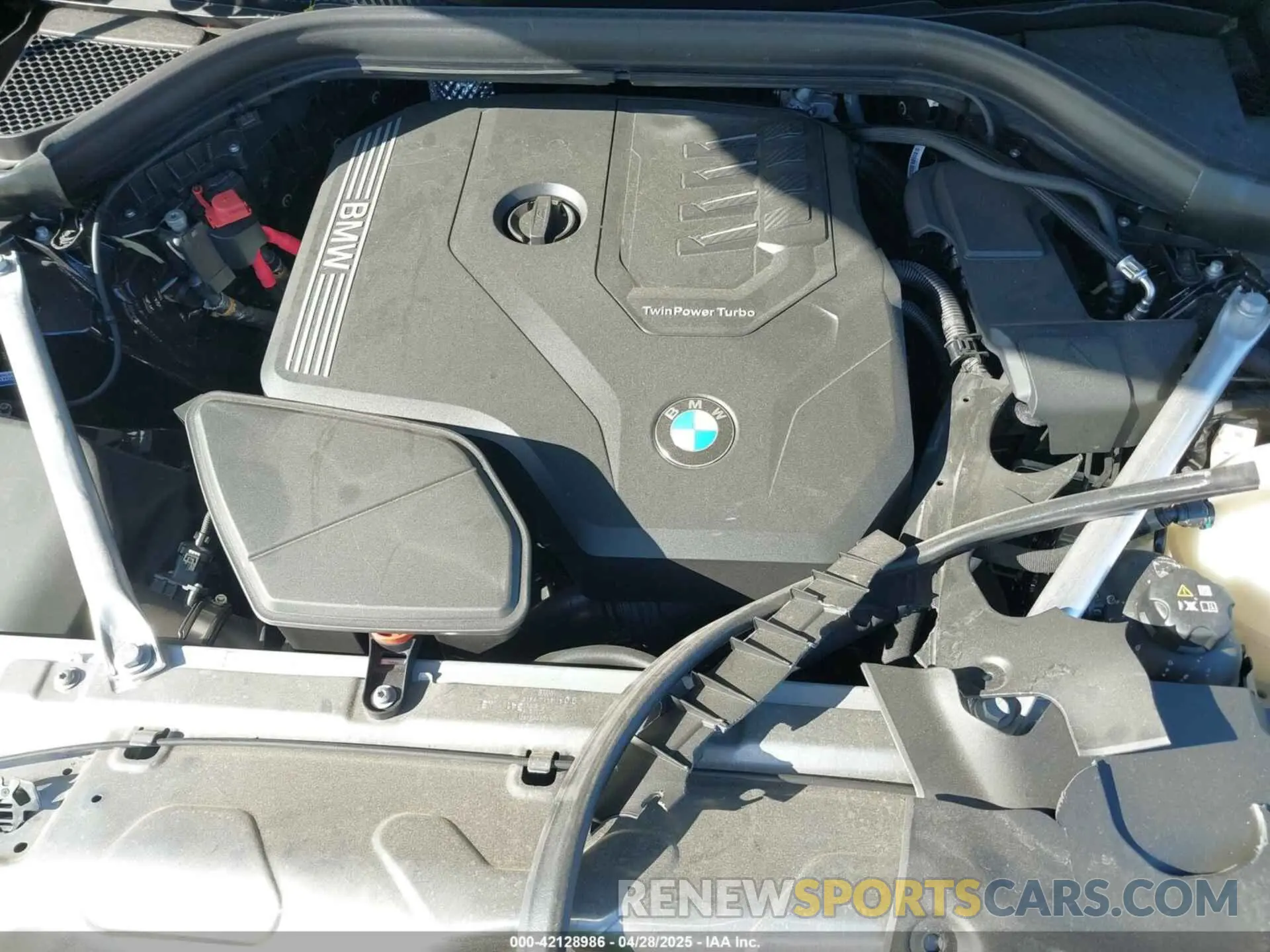 10 Photograph of a damaged car 5UX53DP08R9V36583 BMW X3 2024