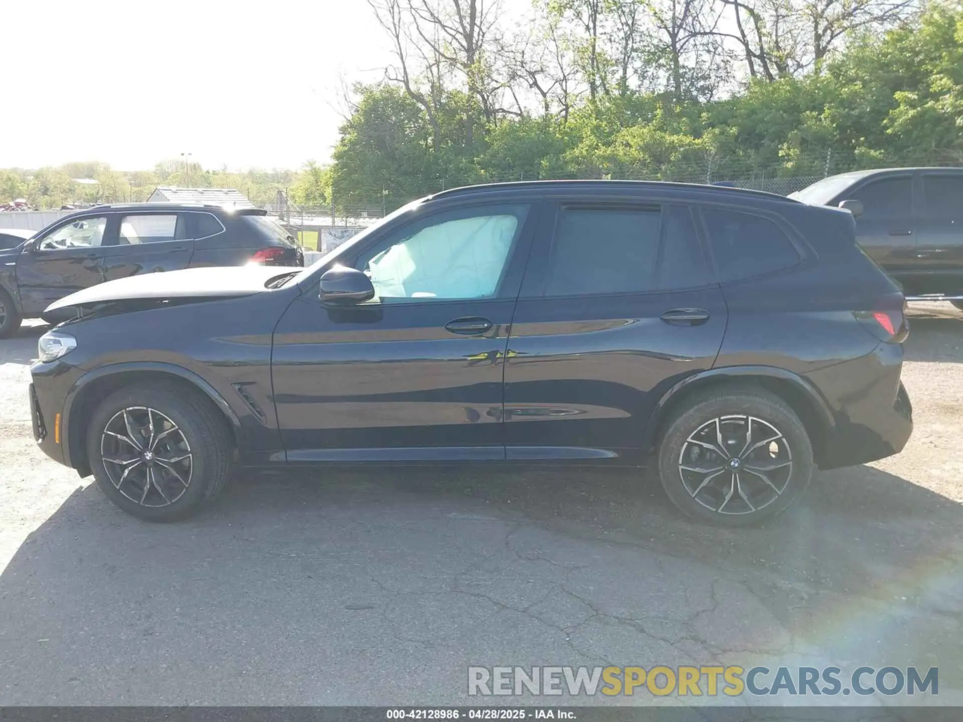 15 Photograph of a damaged car 5UX53DP08R9V36583 BMW X3 2024