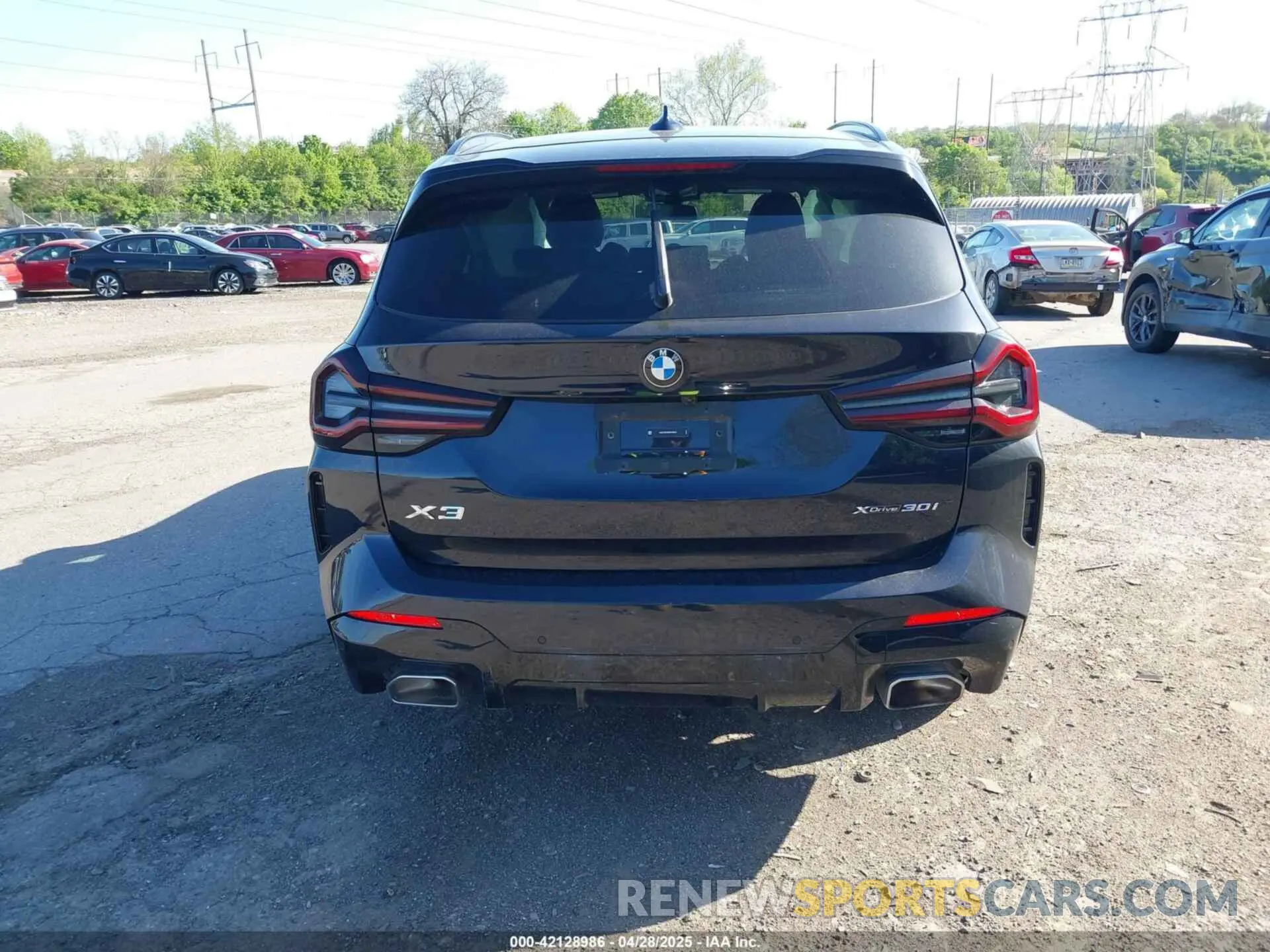 17 Photograph of a damaged car 5UX53DP08R9V36583 BMW X3 2024