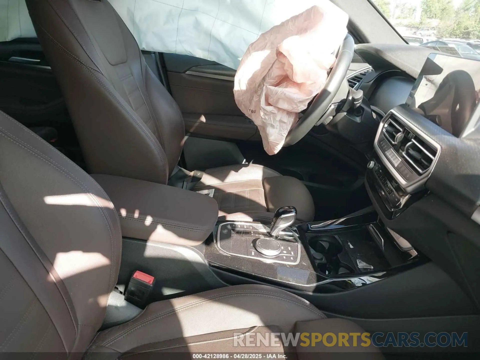 5 Photograph of a damaged car 5UX53DP08R9V36583 BMW X3 2024