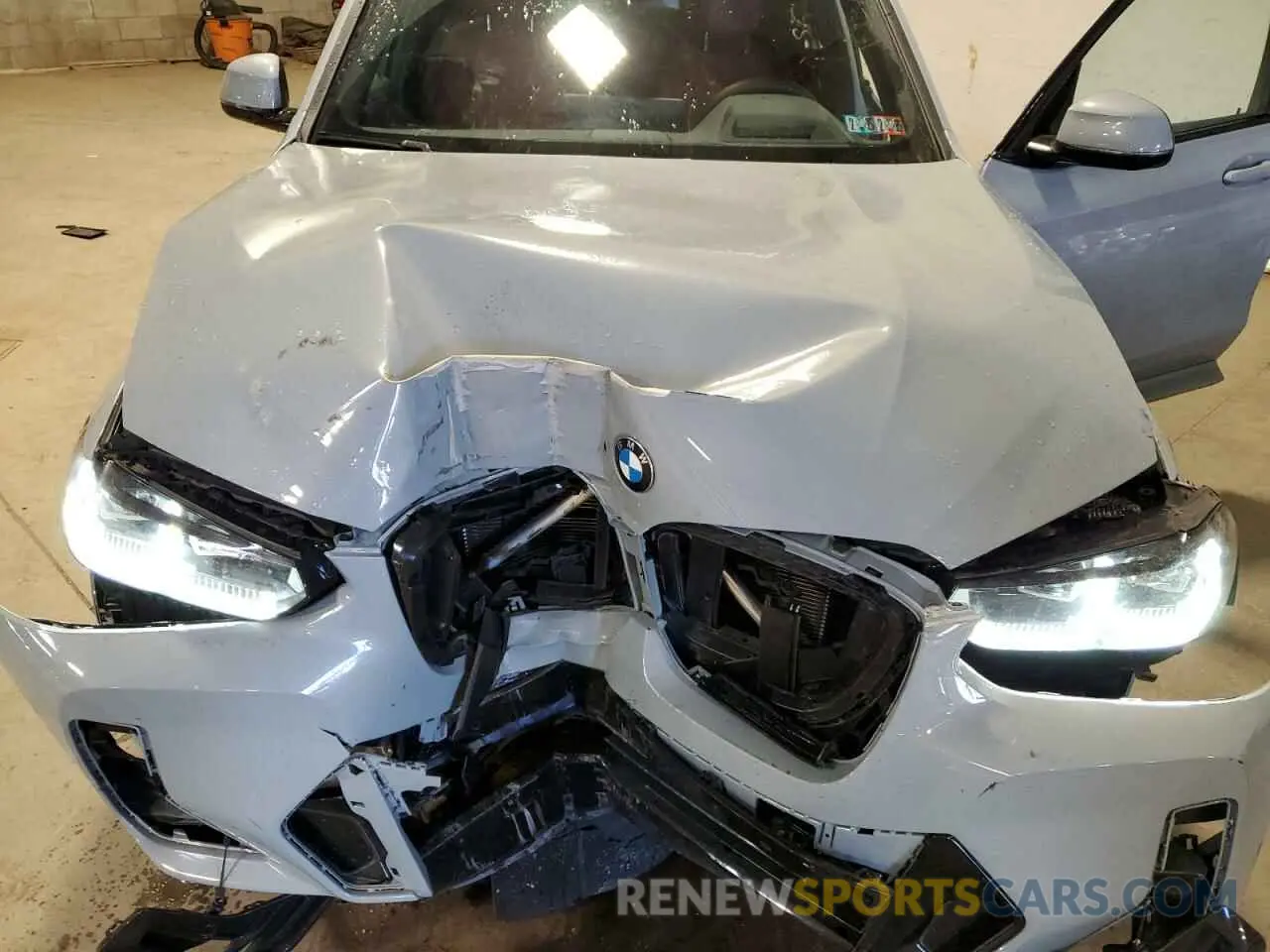 12 Photograph of a damaged car 5UX53DP08R9V66439 BMW X3 2024