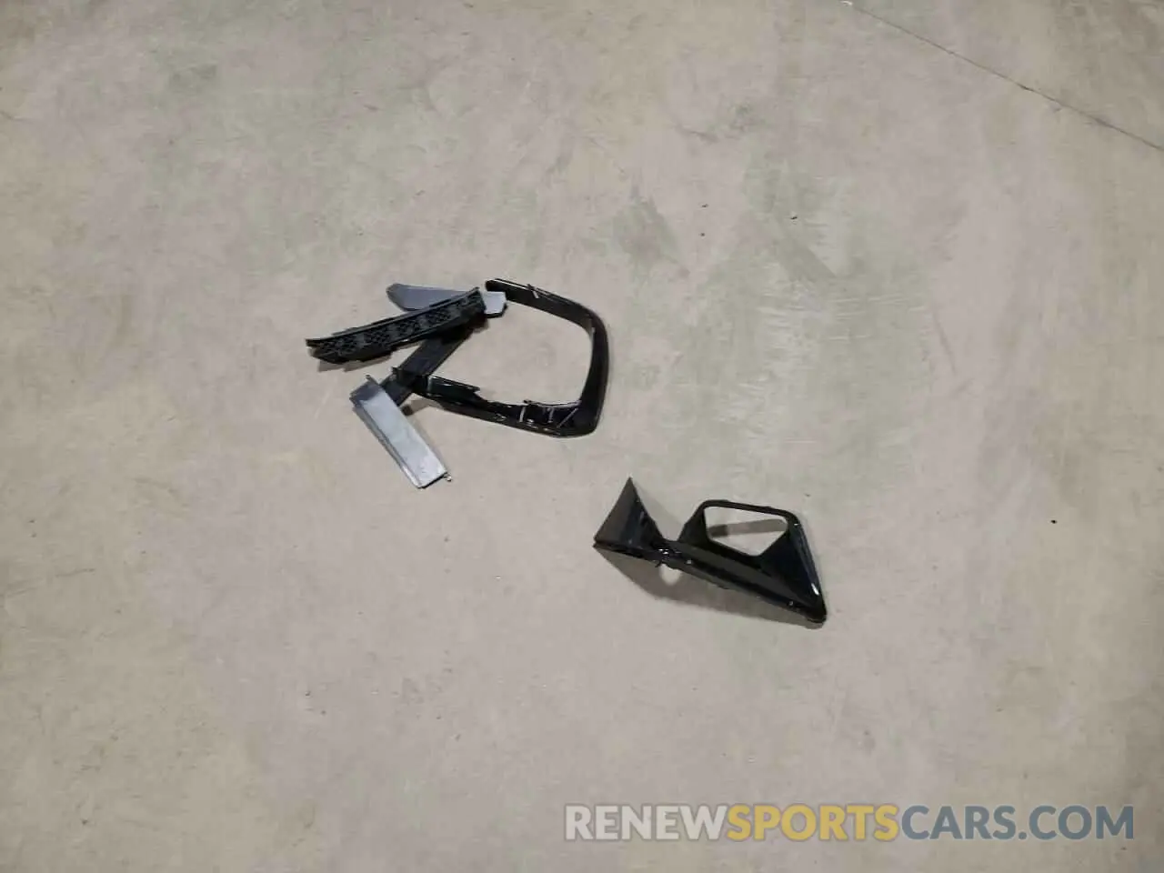 13 Photograph of a damaged car 5UX53DP08R9V66439 BMW X3 2024