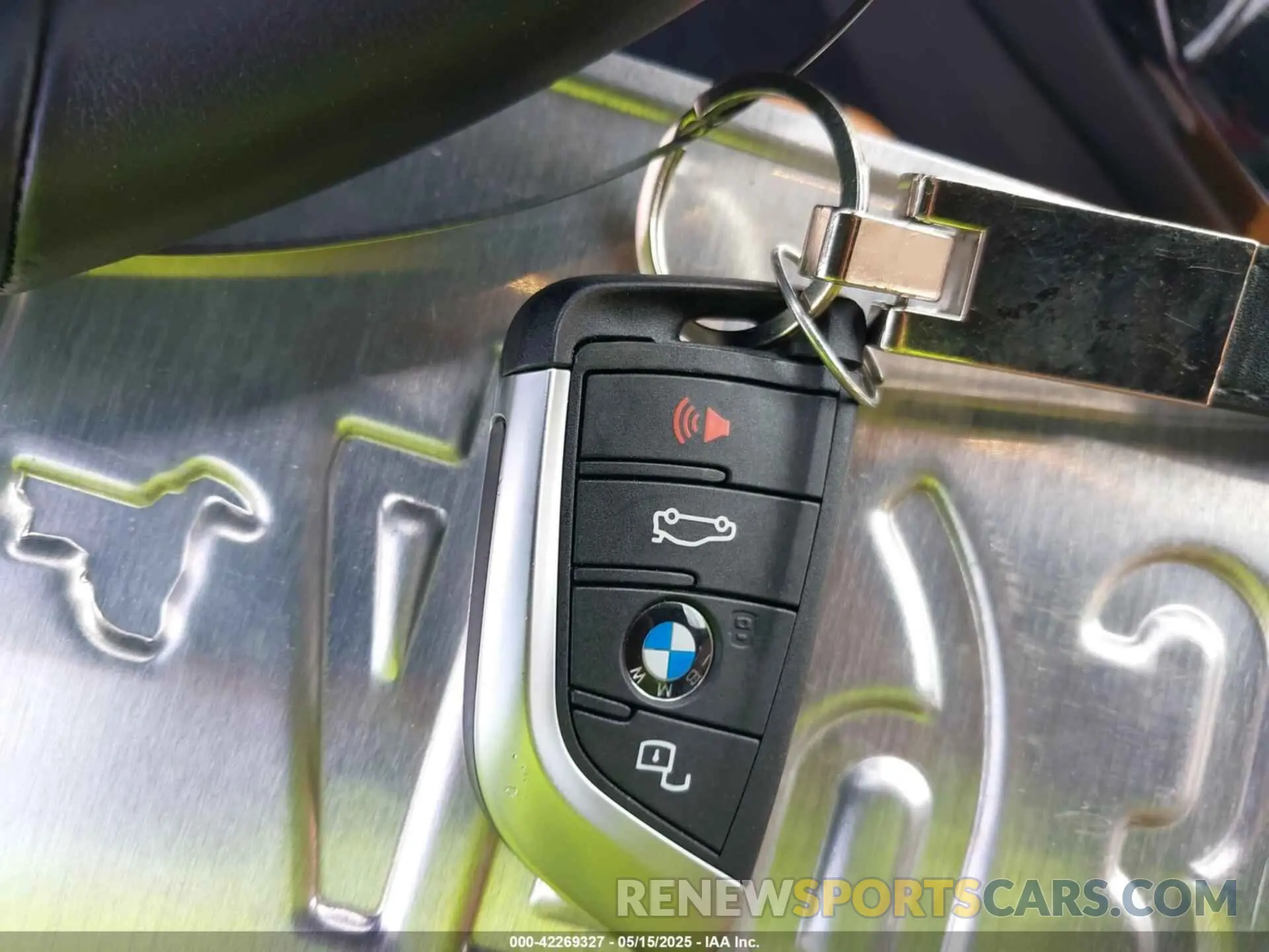 11 Photograph of a damaged car 5UX53DP09R9U09406 BMW X3 2024