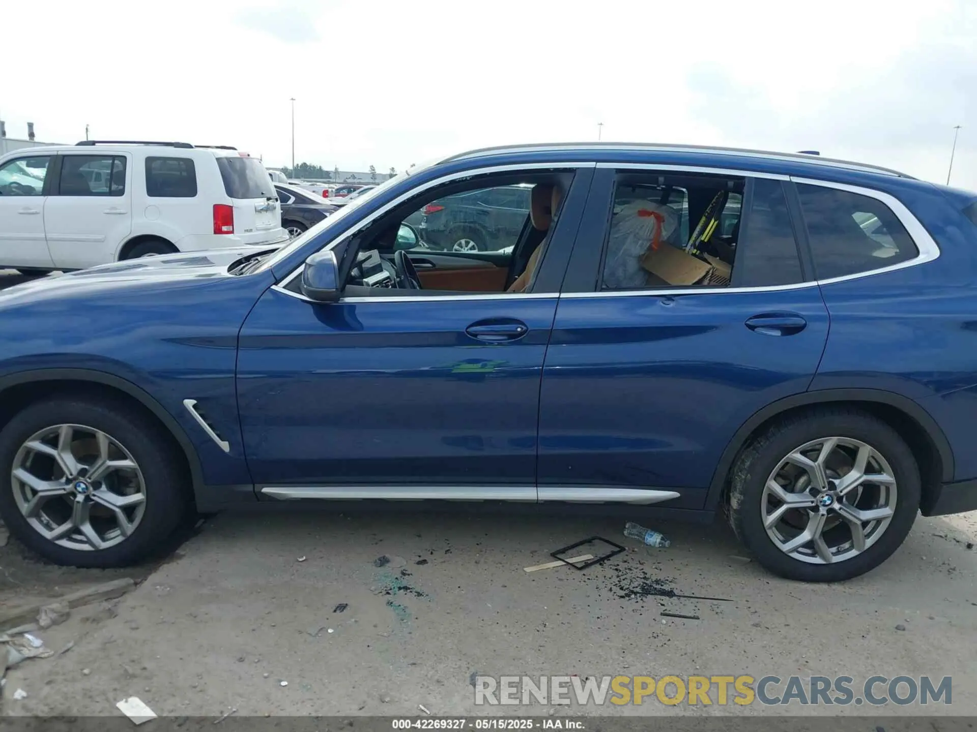 14 Photograph of a damaged car 5UX53DP09R9U09406 BMW X3 2024