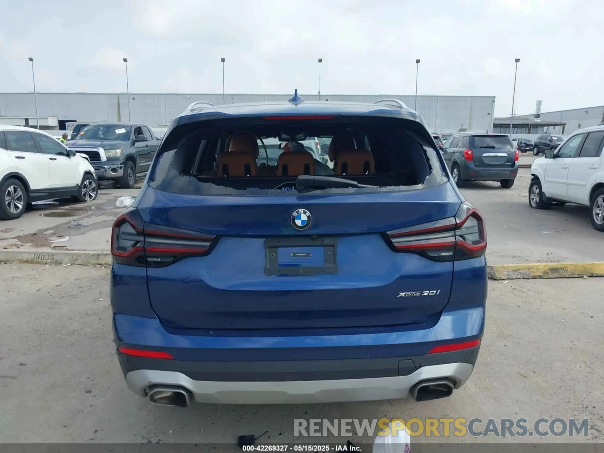 16 Photograph of a damaged car 5UX53DP09R9U09406 BMW X3 2024