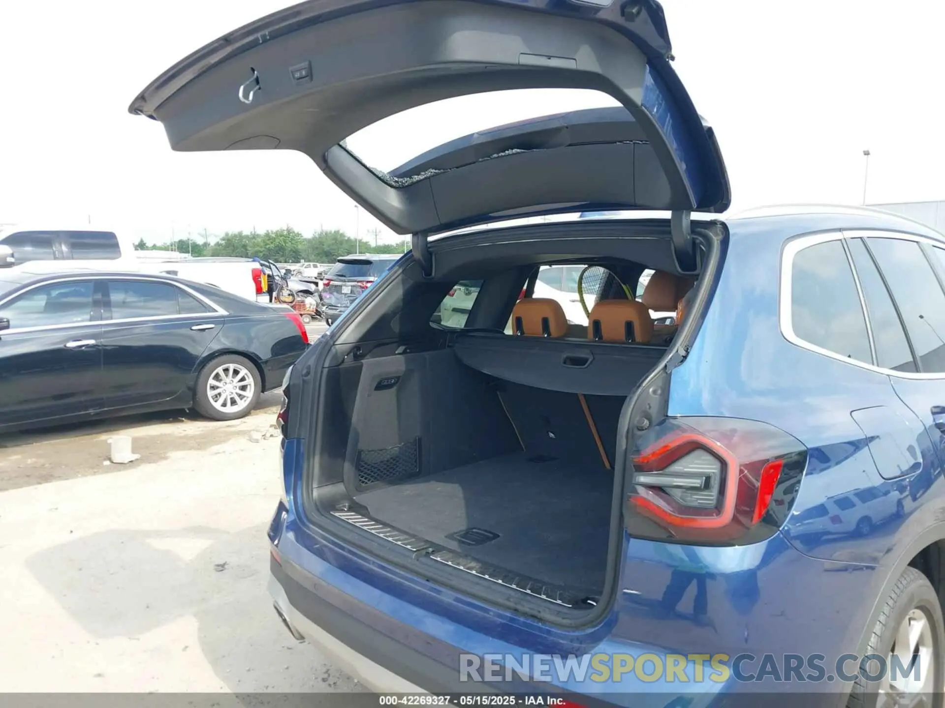 17 Photograph of a damaged car 5UX53DP09R9U09406 BMW X3 2024