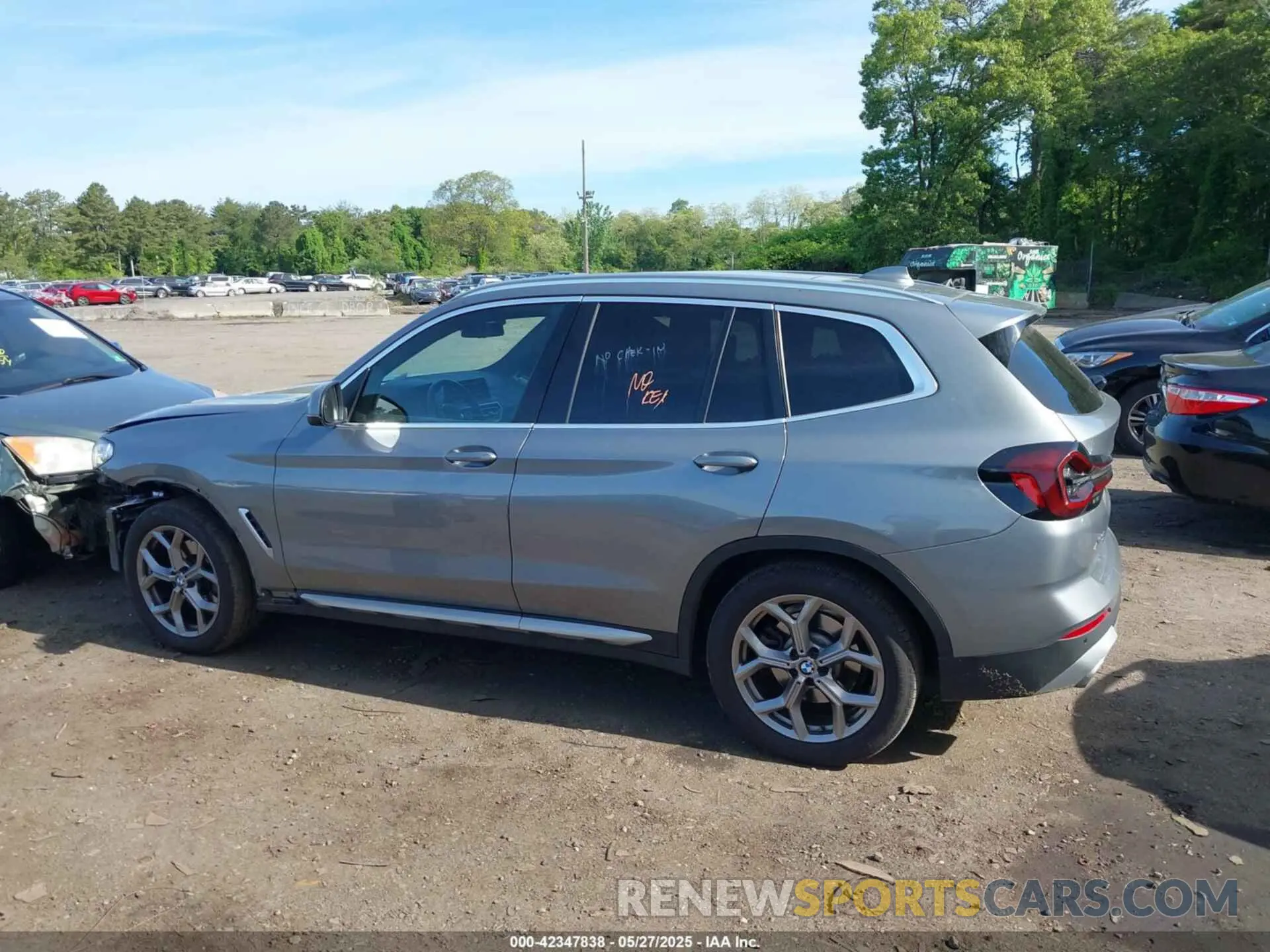 14 Photograph of a damaged car 5UX53DP09R9U54829 BMW X3 2024