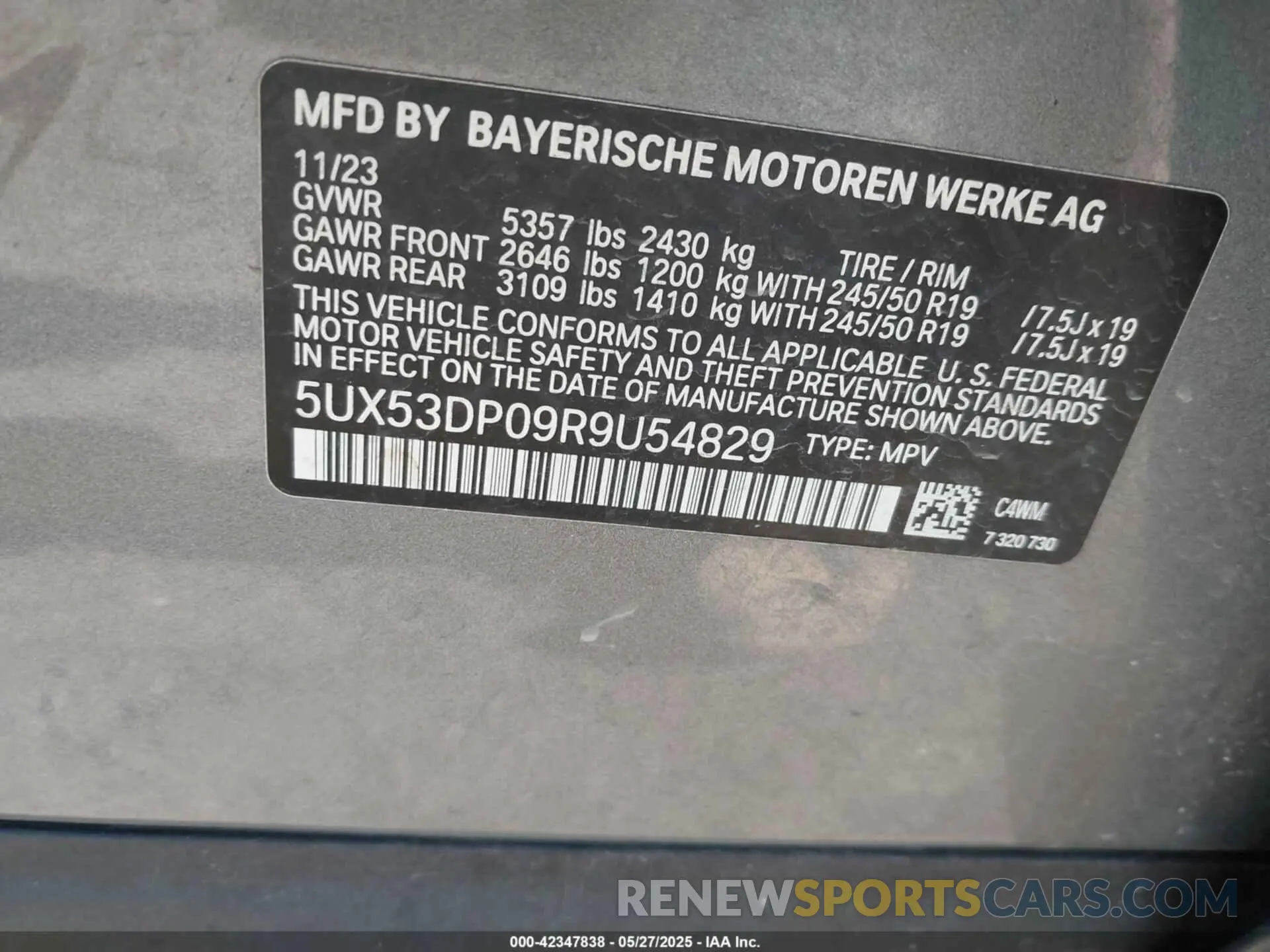 9 Photograph of a damaged car 5UX53DP09R9U54829 BMW X3 2024