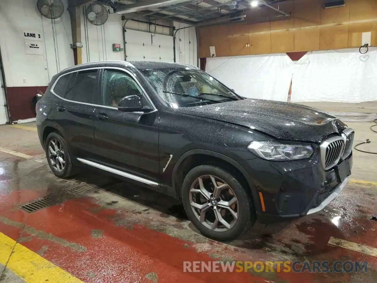 4 Photograph of a damaged car 5UX53DP09R9U81366 BMW X3 2024