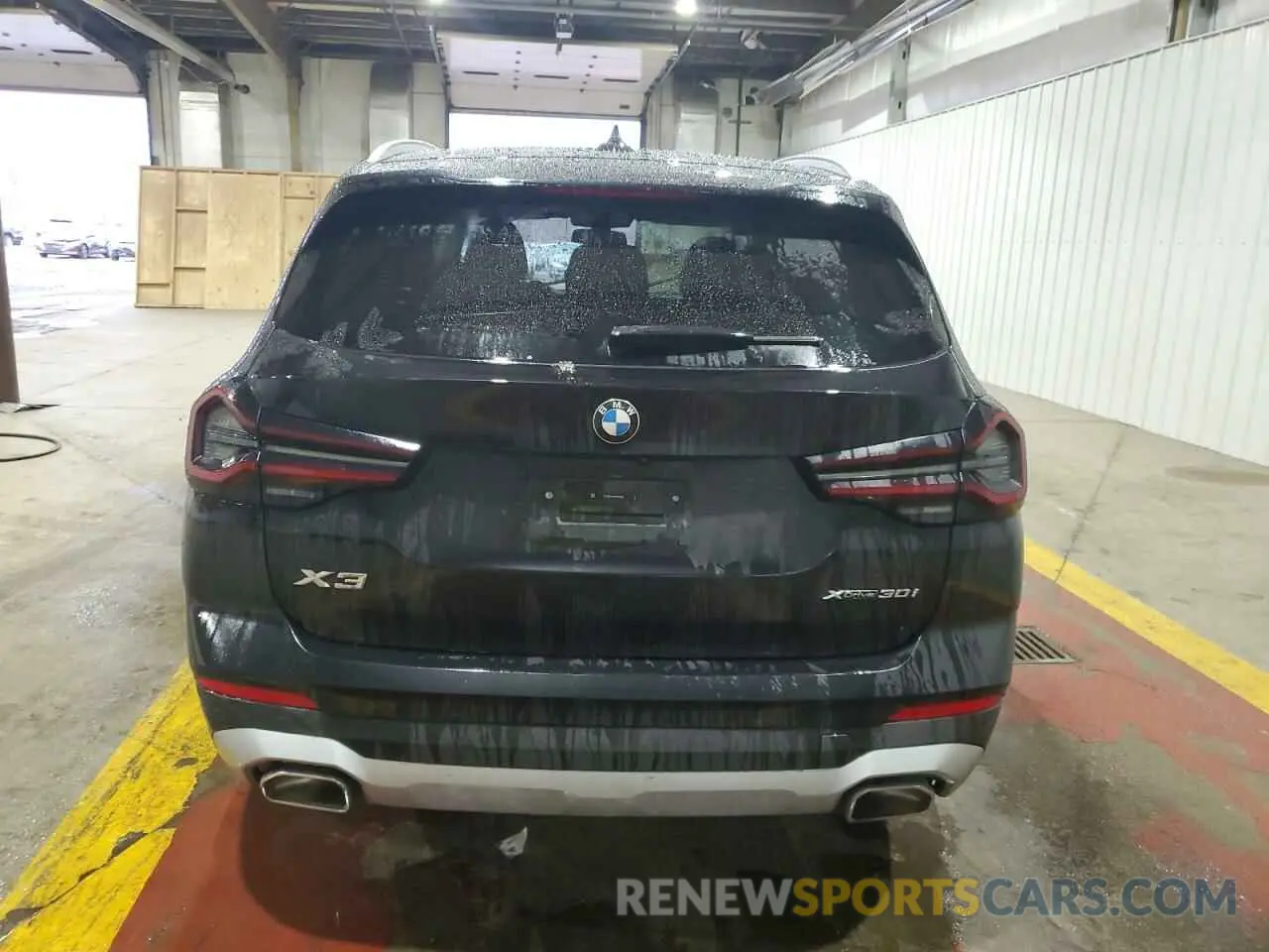 6 Photograph of a damaged car 5UX53DP09R9U81366 BMW X3 2024