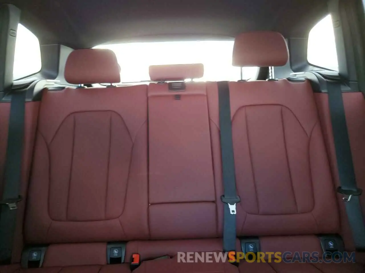 10 Photograph of a damaged car 5UX53DP0XR9T57400 BMW X3 2024