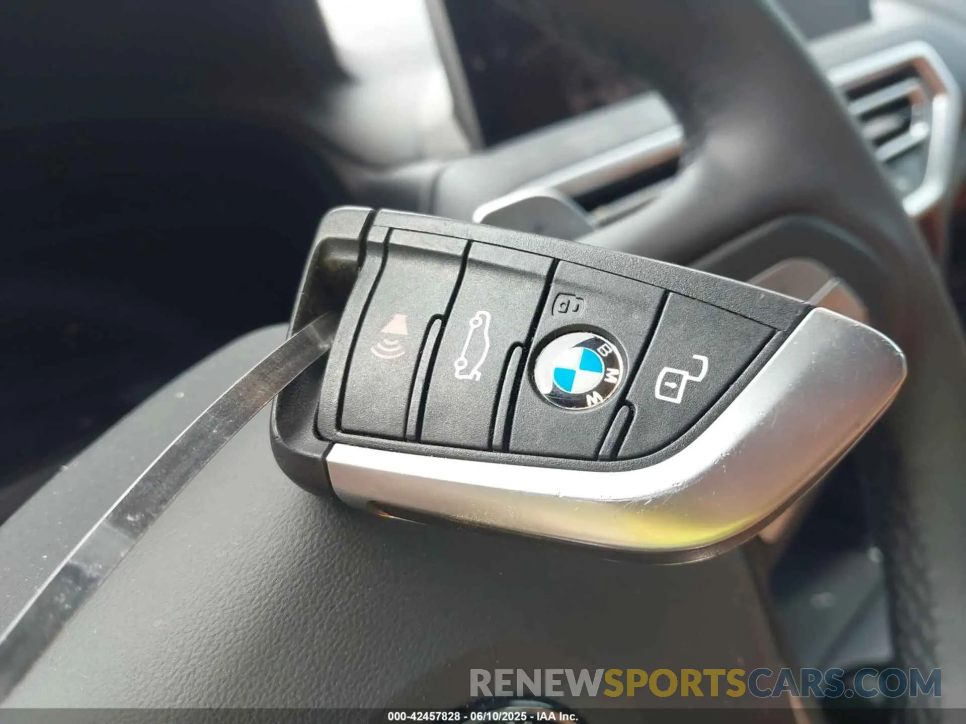 11 Photograph of a damaged car 5UX53DP0XR9U43435 BMW X3 2024