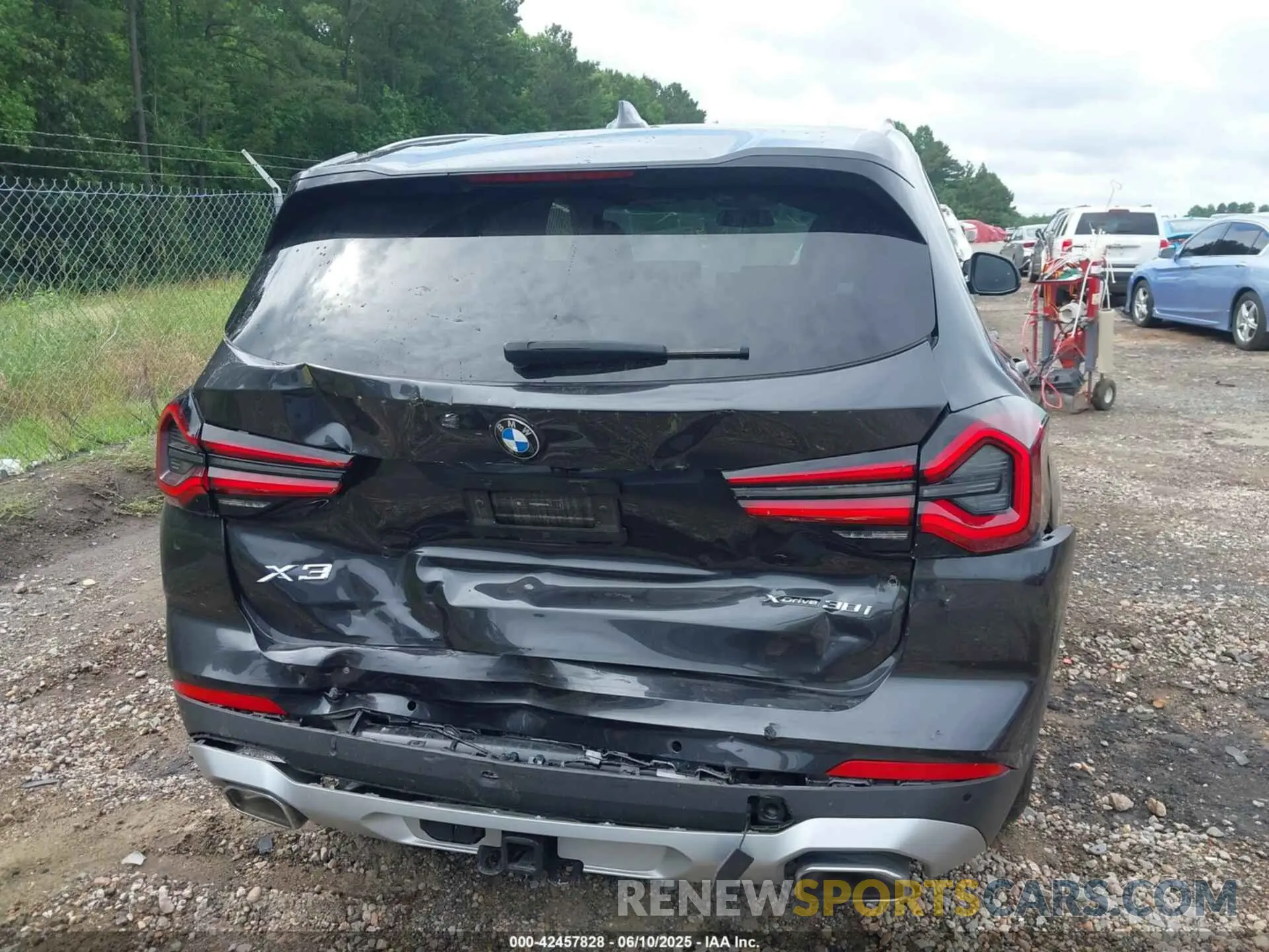 16 Photograph of a damaged car 5UX53DP0XR9U43435 BMW X3 2024
