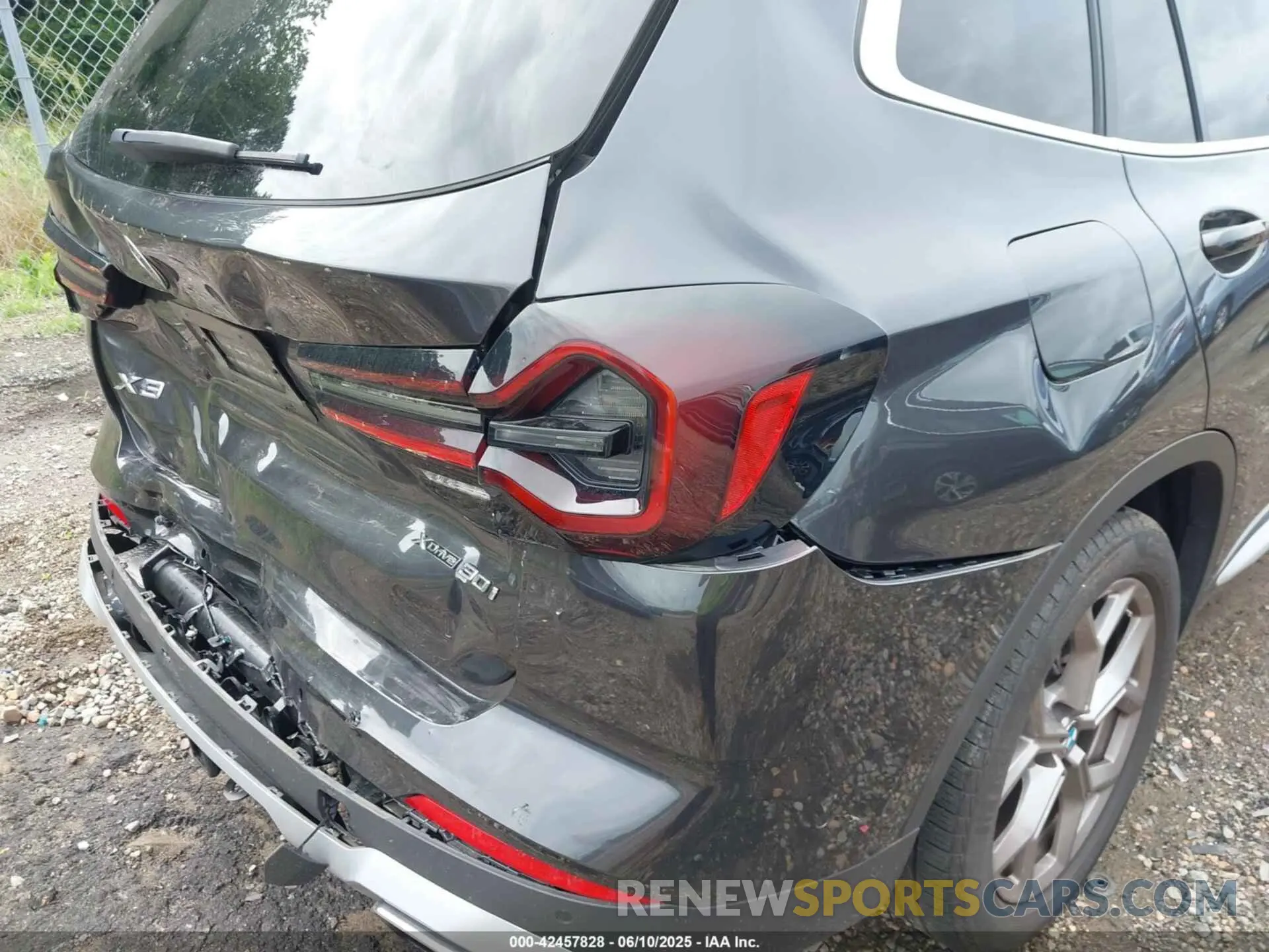 20 Photograph of a damaged car 5UX53DP0XR9U43435 BMW X3 2024