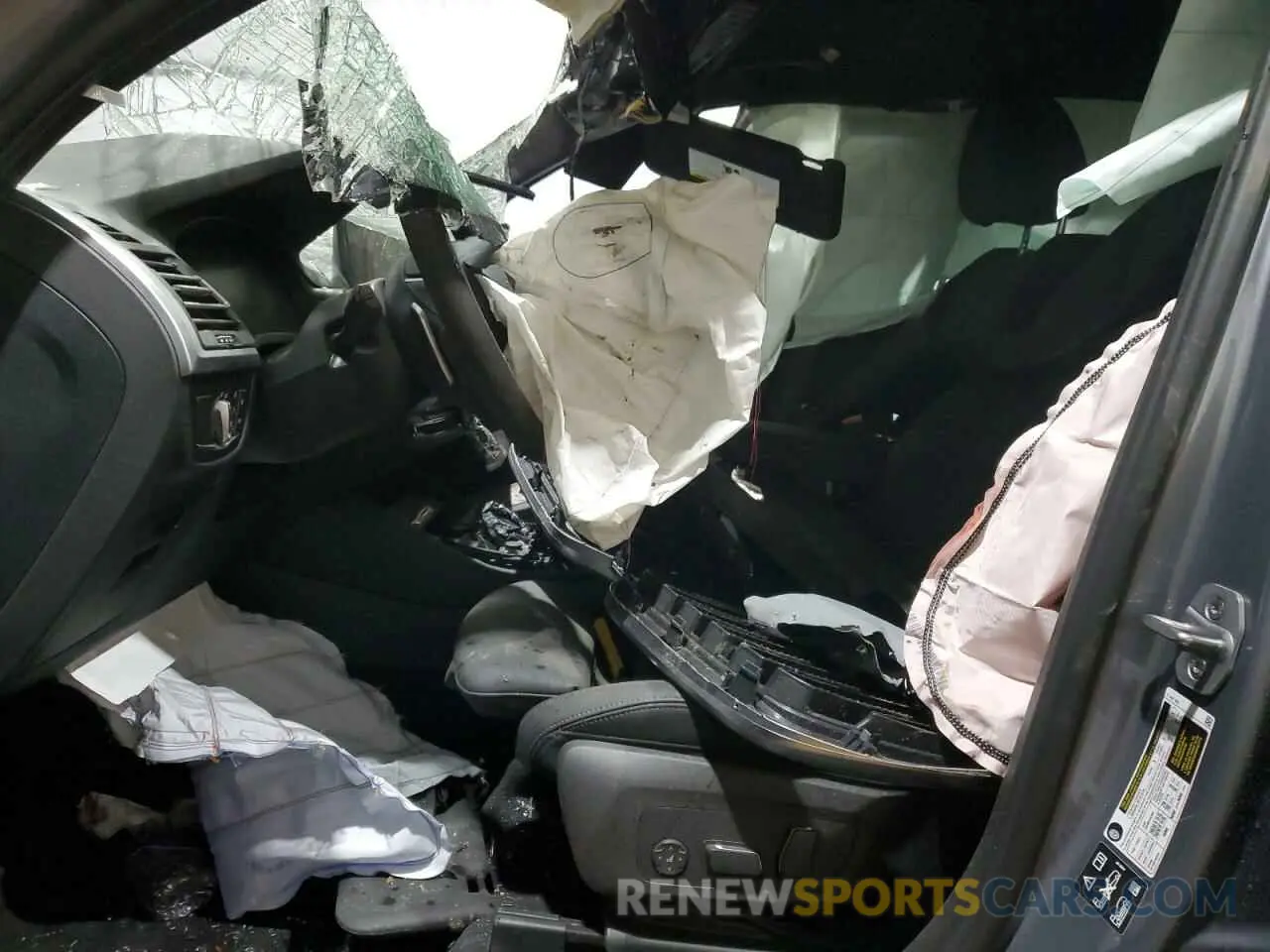 7 Photograph of a damaged car 5UX53DP0XR9W15236 BMW X3 2024