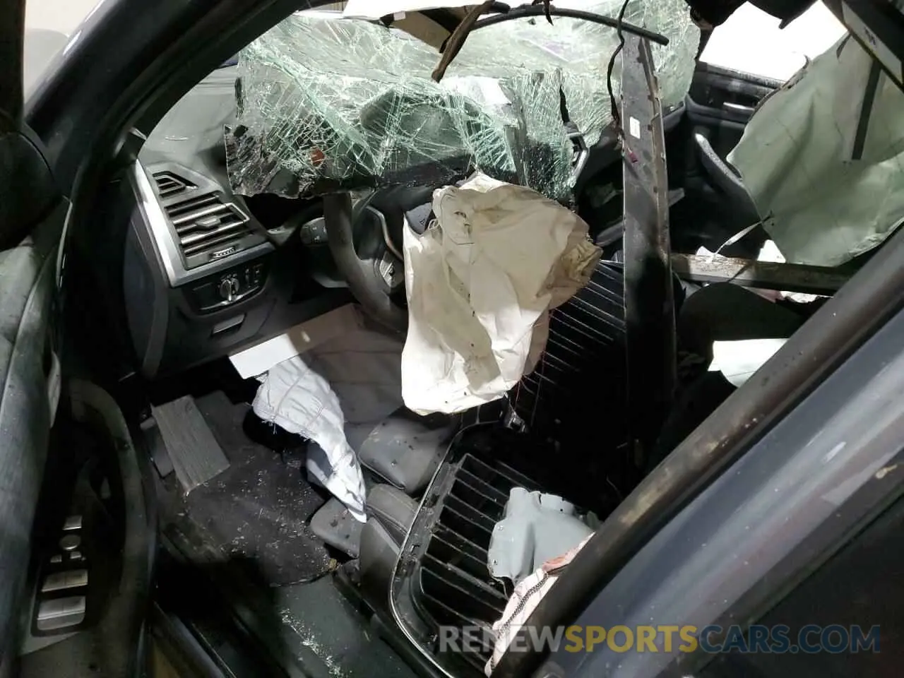 8 Photograph of a damaged car 5UX53DP0XR9W15236 BMW X3 2024