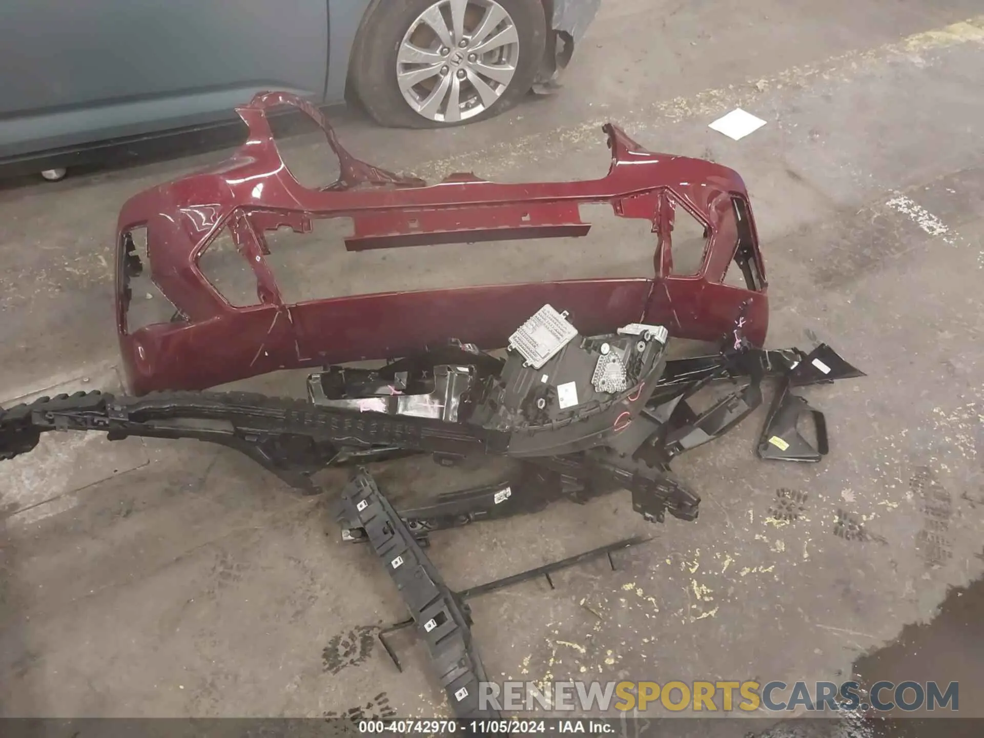 12 Photograph of a damaged car 5UX83DP04R9W84033 BMW X3 2024