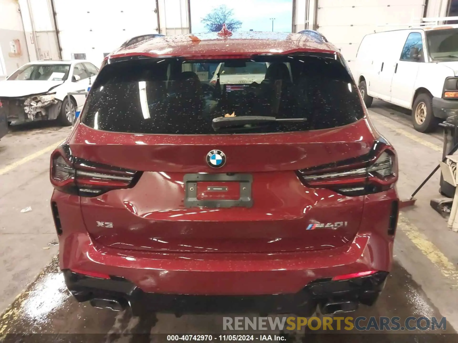 17 Photograph of a damaged car 5UX83DP04R9W84033 BMW X3 2024