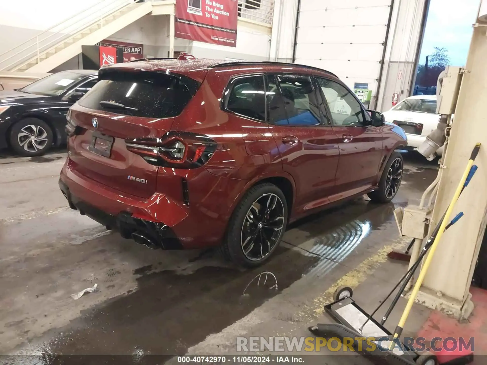 4 Photograph of a damaged car 5UX83DP04R9W84033 BMW X3 2024