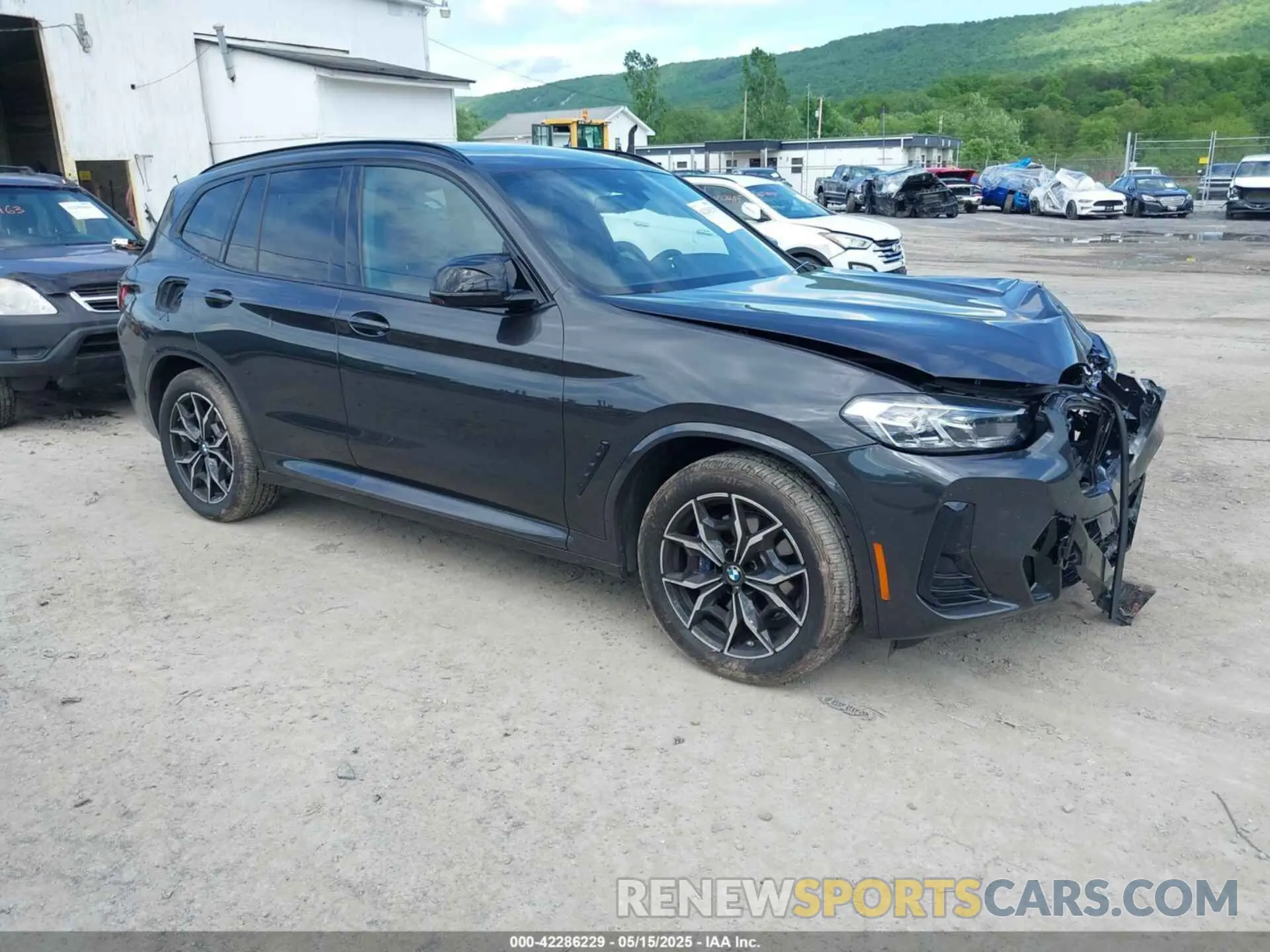 1 Photograph of a damaged car 5UX83DP05R9V58294 BMW X3 2024