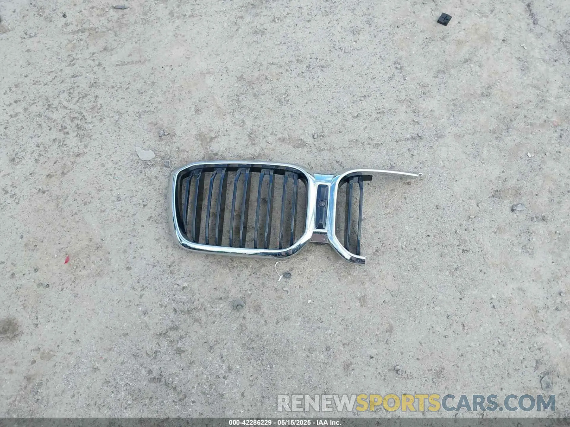 12 Photograph of a damaged car 5UX83DP05R9V58294 BMW X3 2024