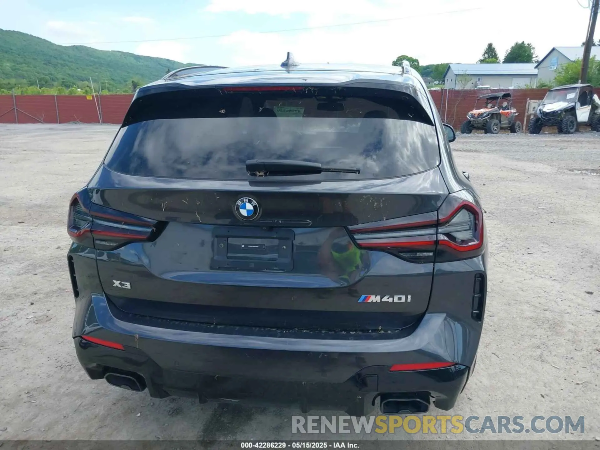 17 Photograph of a damaged car 5UX83DP05R9V58294 BMW X3 2024