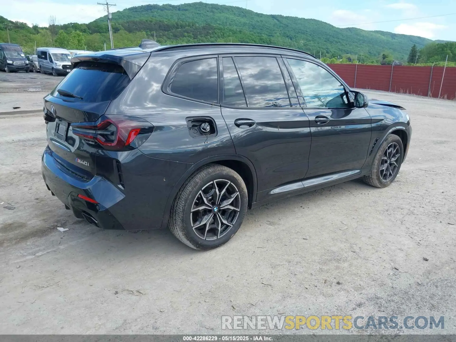 4 Photograph of a damaged car 5UX83DP05R9V58294 BMW X3 2024