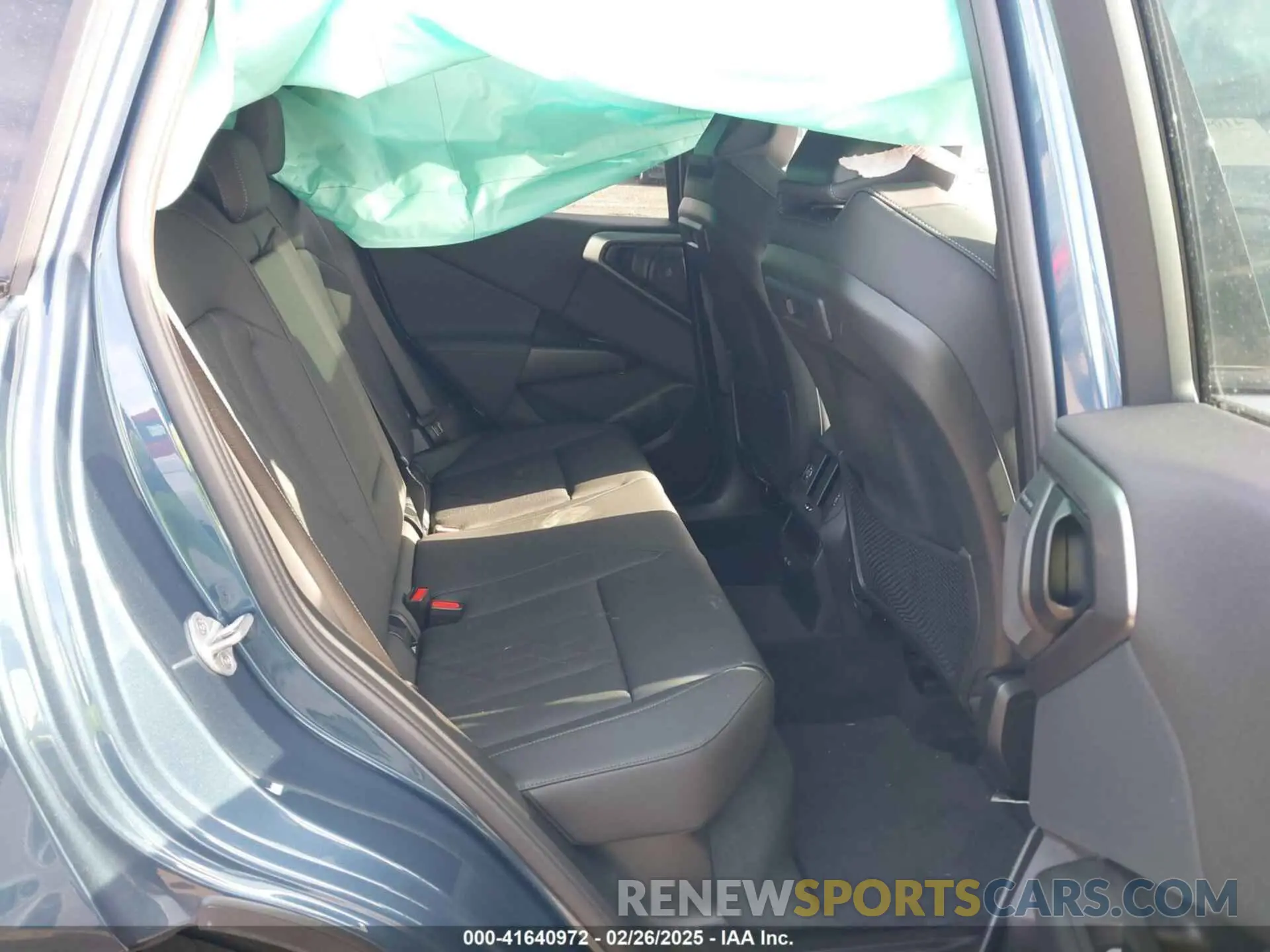 8 Photograph of a damaged car 5UX53GP01S9Z02858 BMW X3 2025