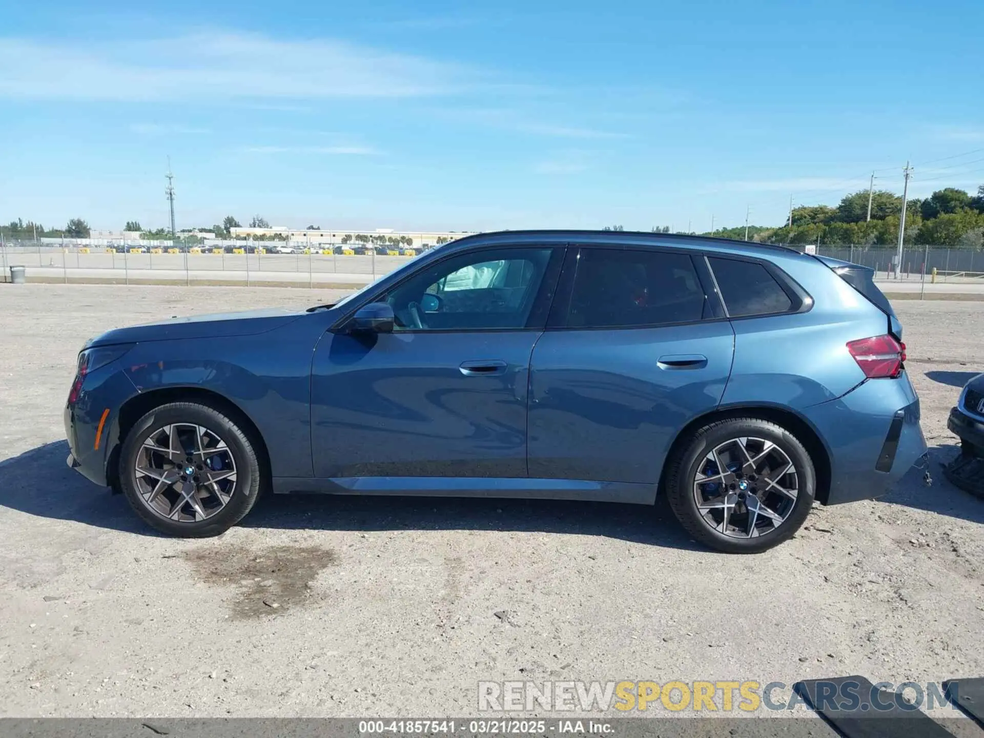 14 Photograph of a damaged car 5UX53GP04S9Y42591 BMW X3 2025
