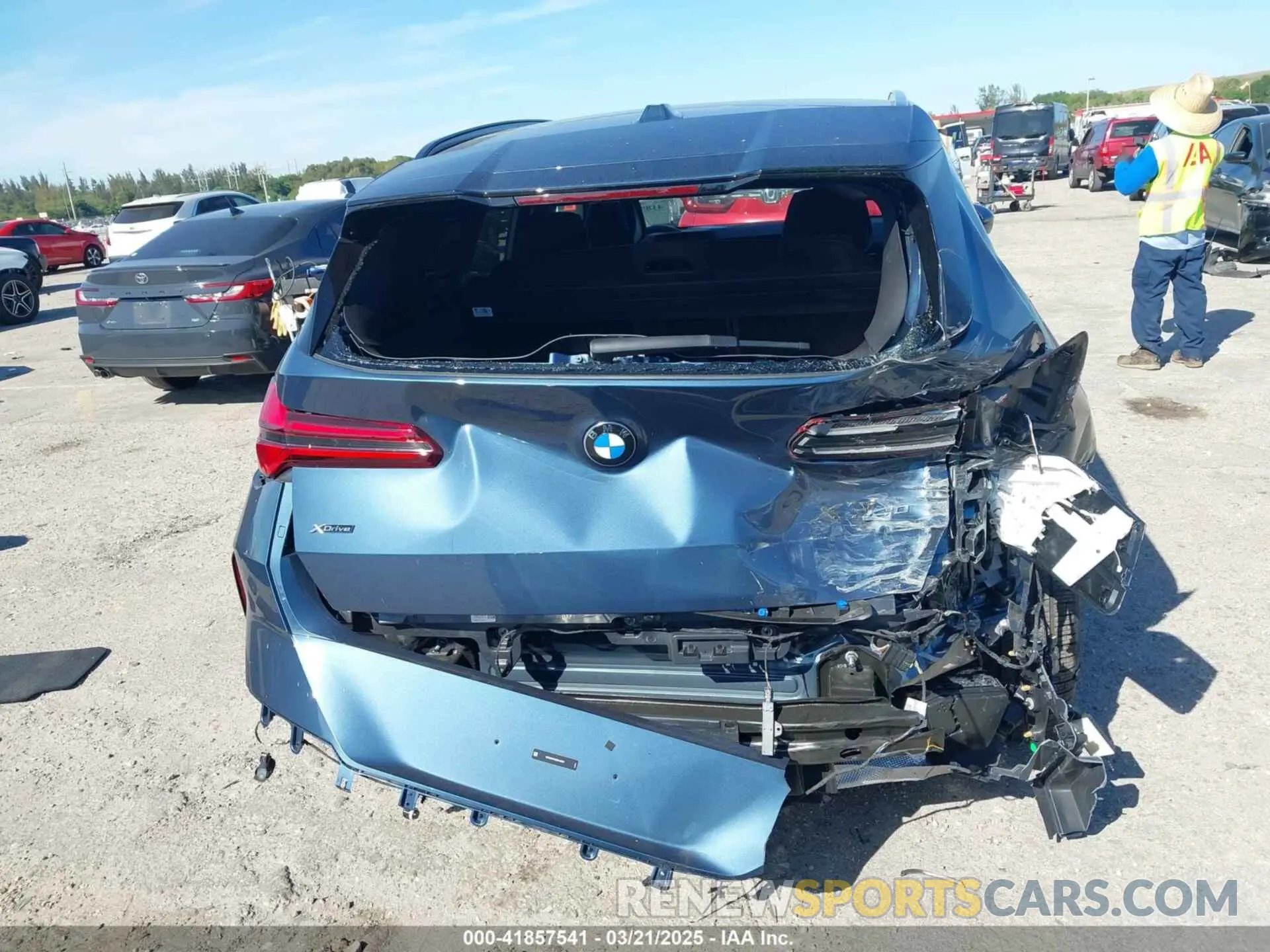 16 Photograph of a damaged car 5UX53GP04S9Y42591 BMW X3 2025
