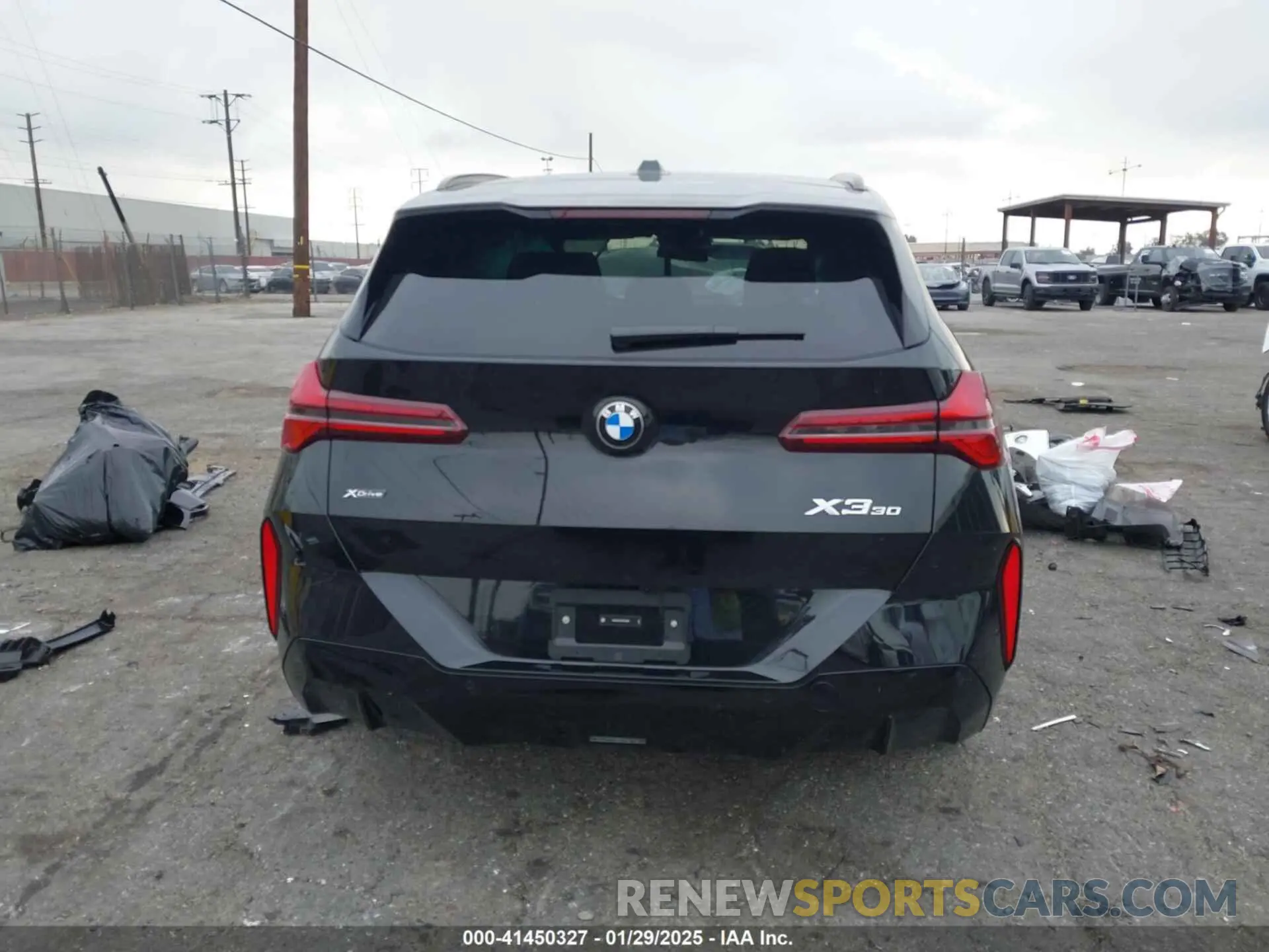 17 Photograph of a damaged car 5UX53GP04S9Y52862 BMW X3 2025
