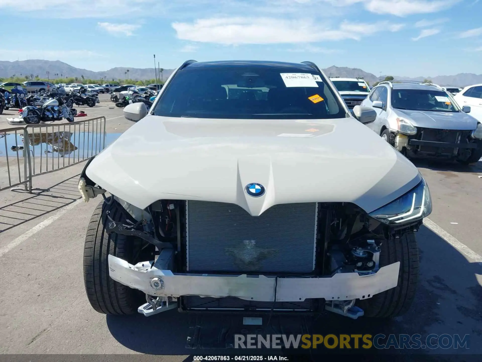 13 Photograph of a damaged car 5UX53GP05S9Z07061 BMW X3 2025
