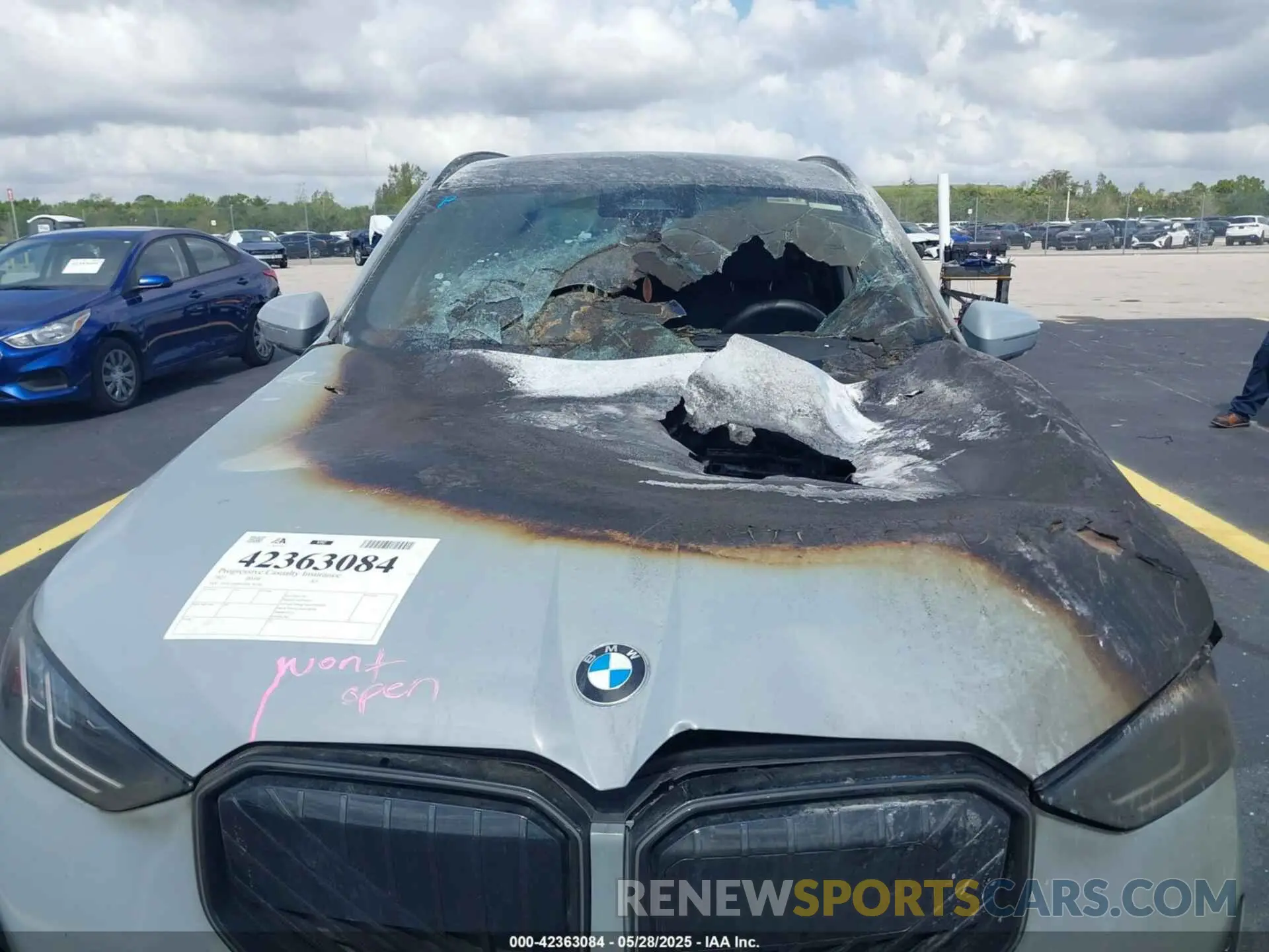 10 Photograph of a damaged car 5UX53GP07S9Y78730 BMW X3 2025